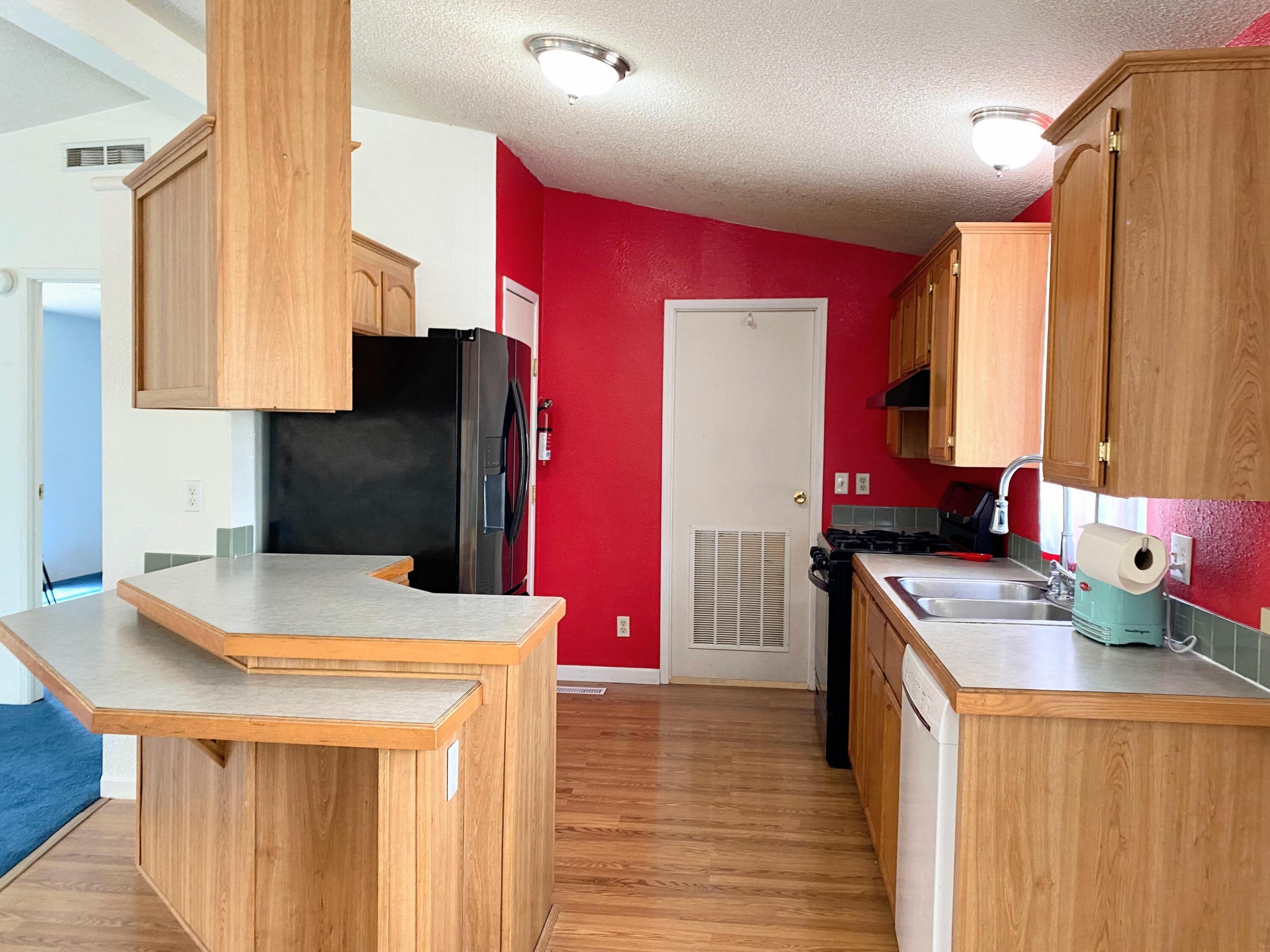 4916 Airstream Avenue, 11