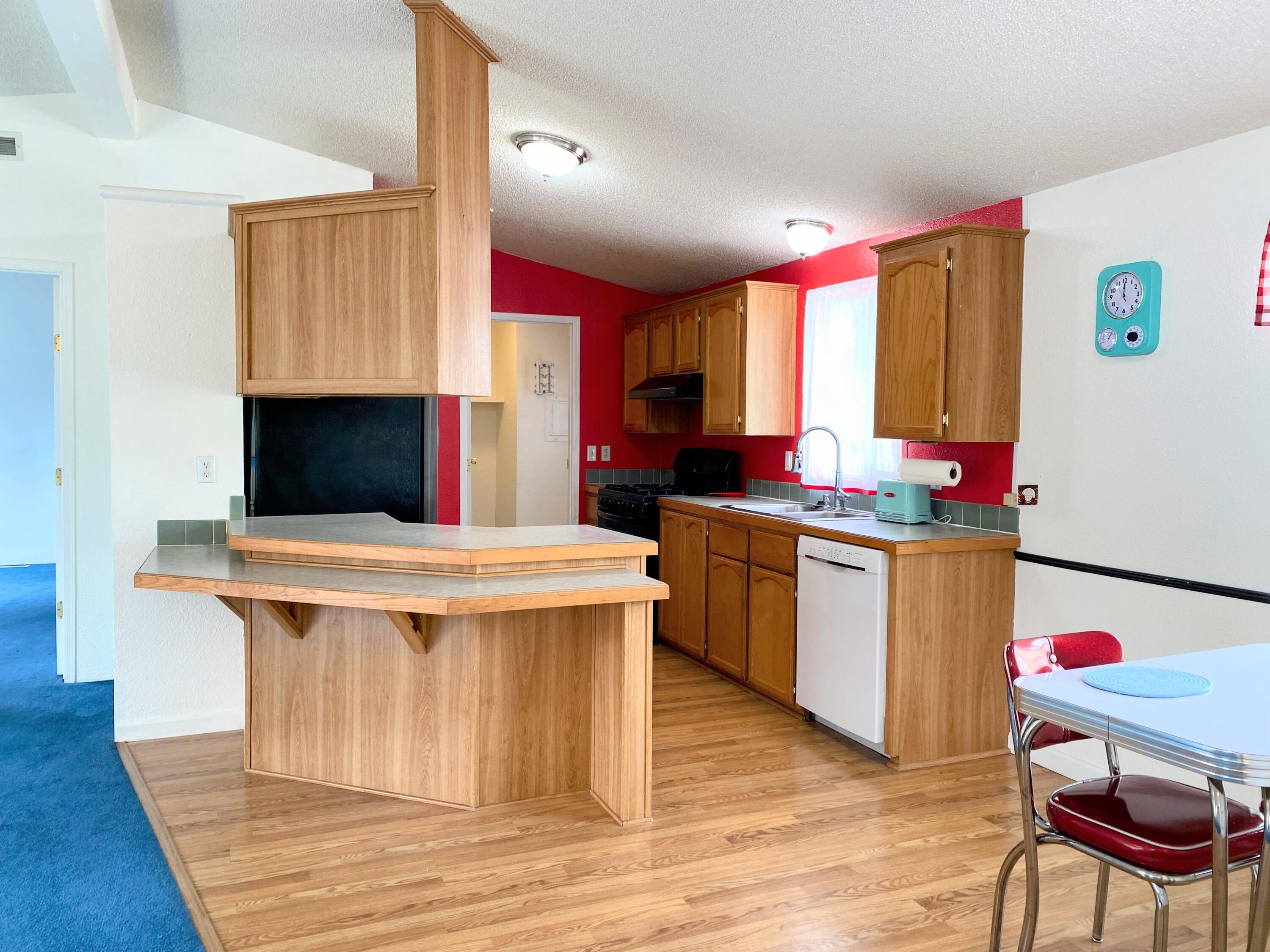 4916 Airstream Avenue, 11