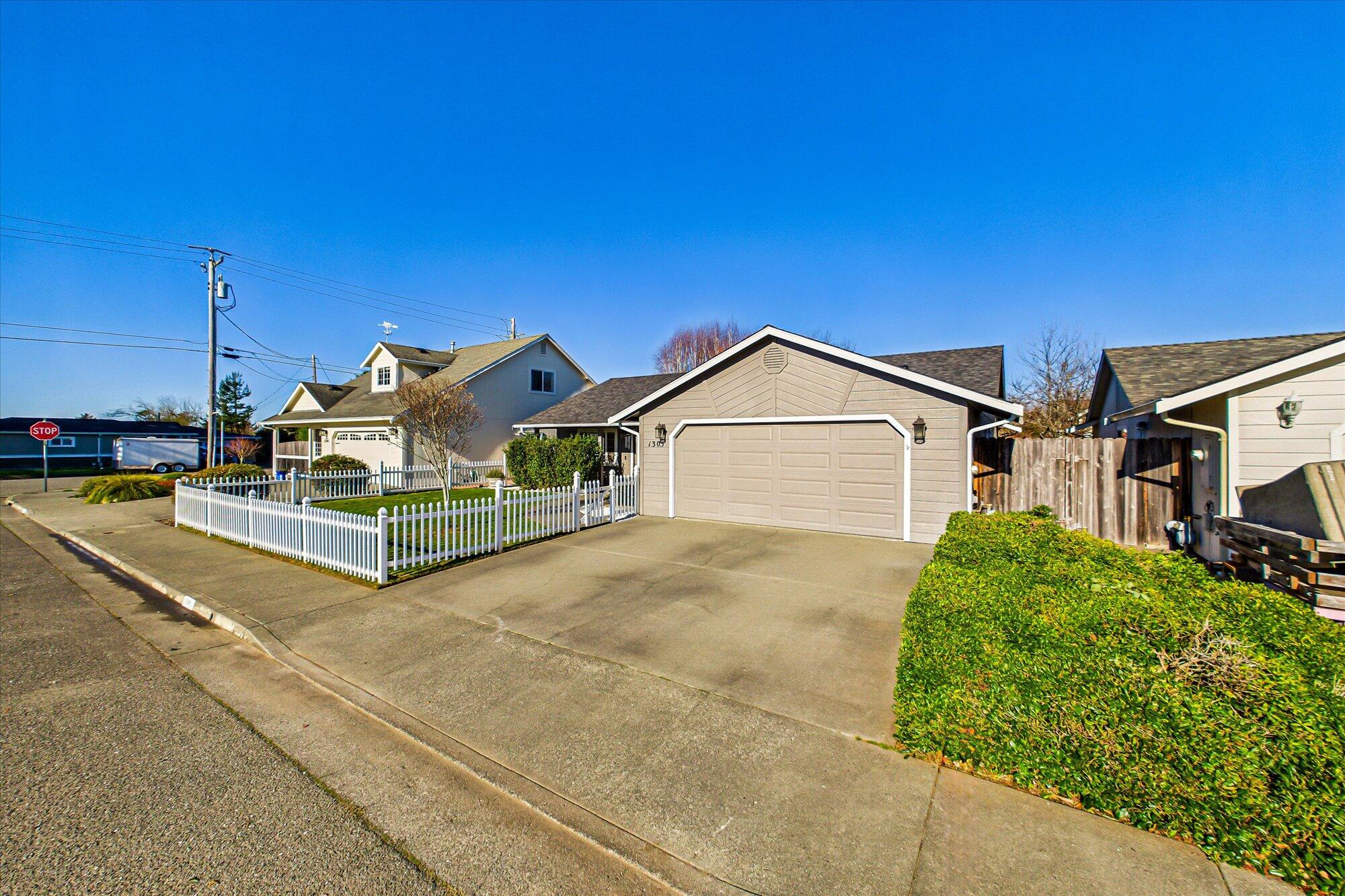1305 Hedge Rose Court, McKinleyville