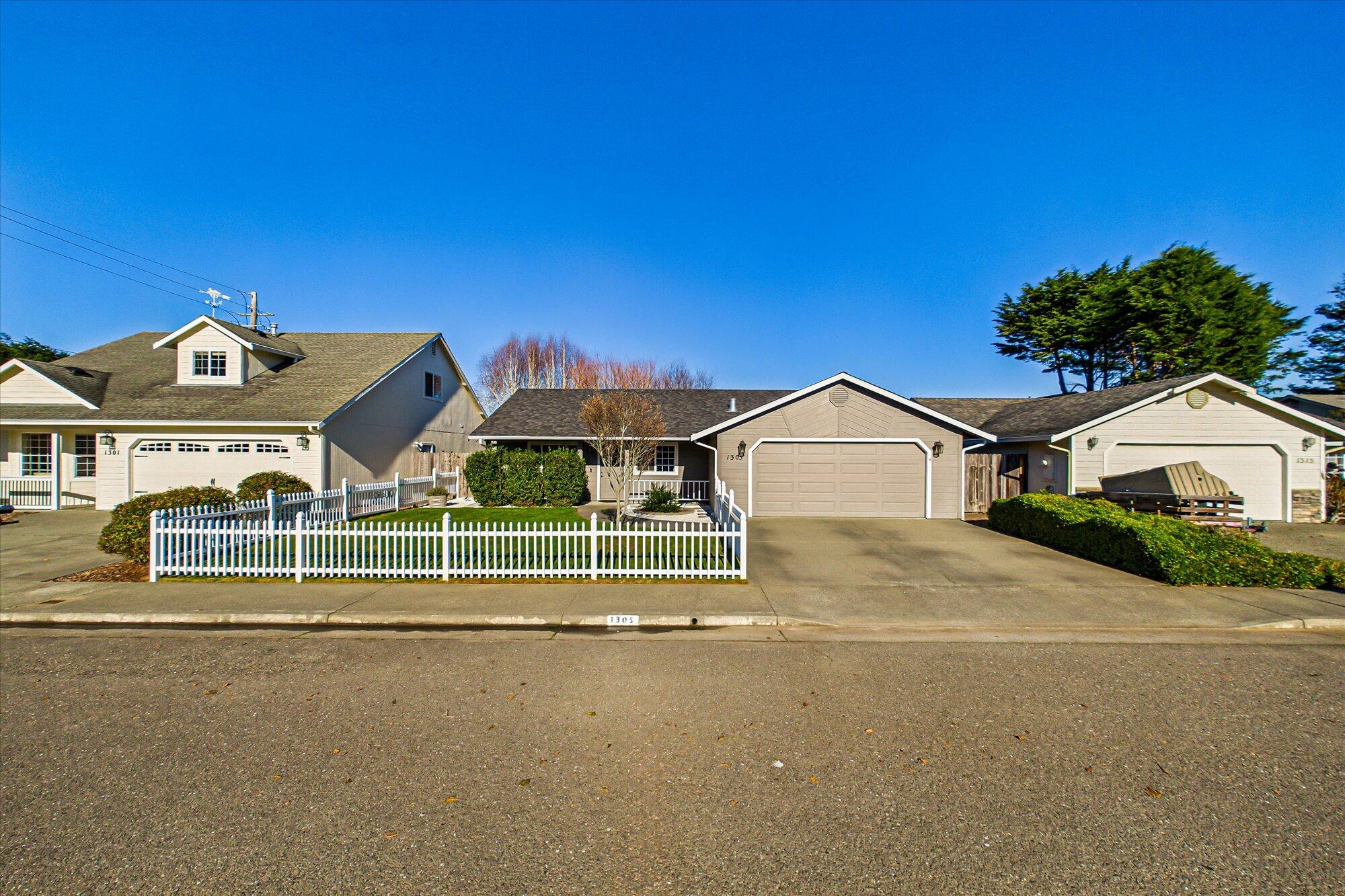 1305 Hedge Rose Court, McKinleyville