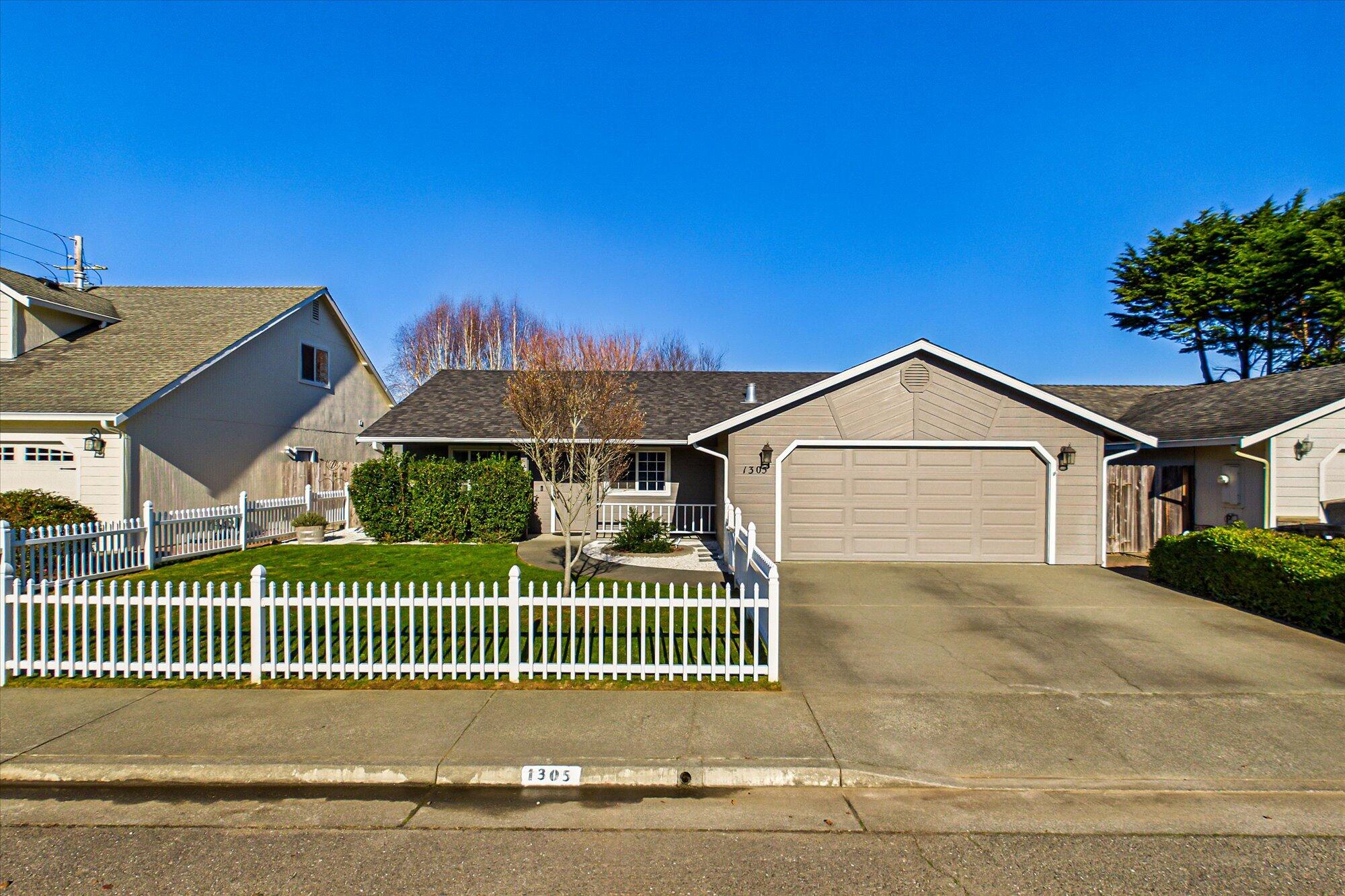 1305 Hedge Rose Court, McKinleyville