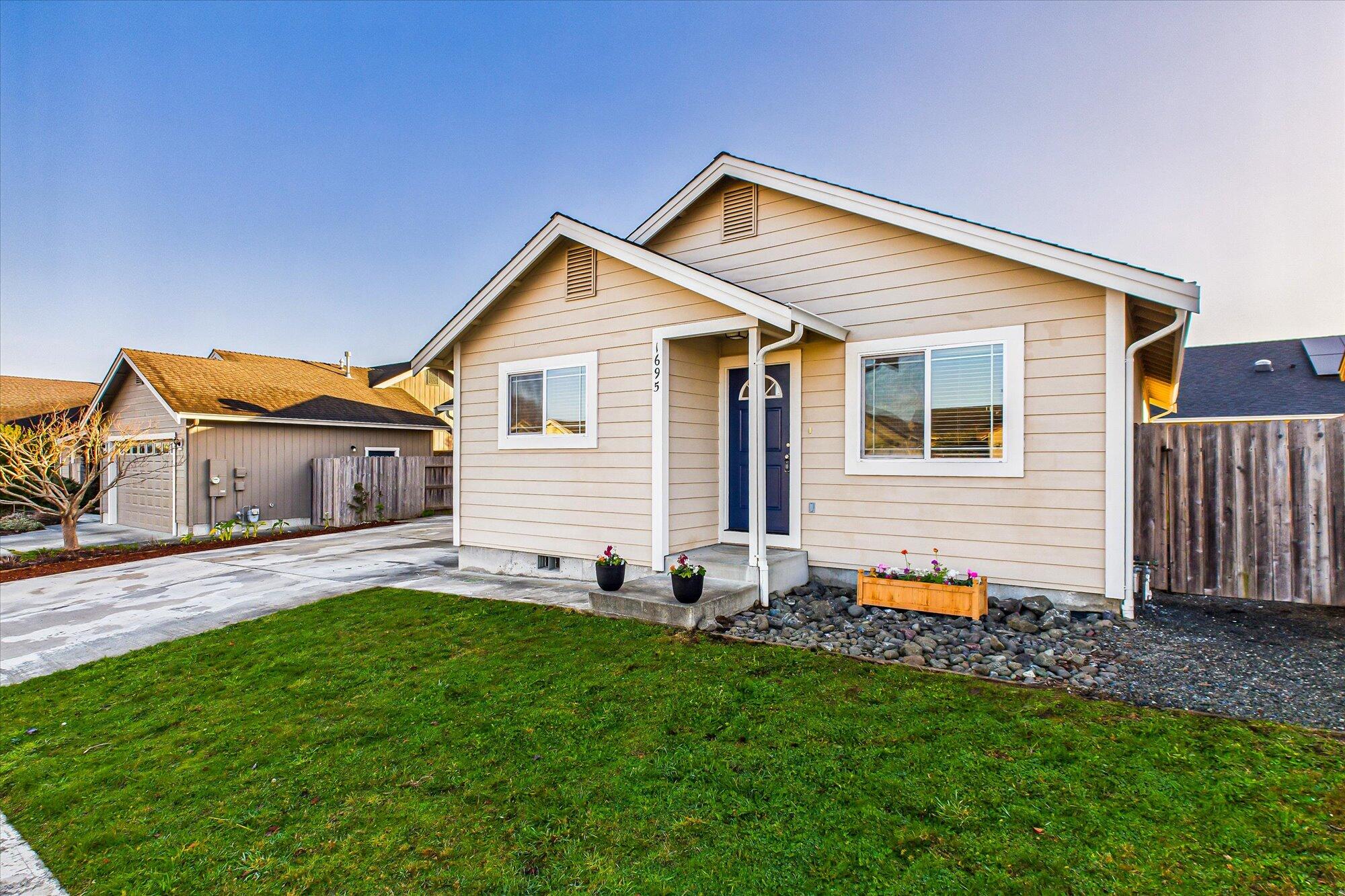 1695-1697 Oakdale Drive Drive, McKinleyville