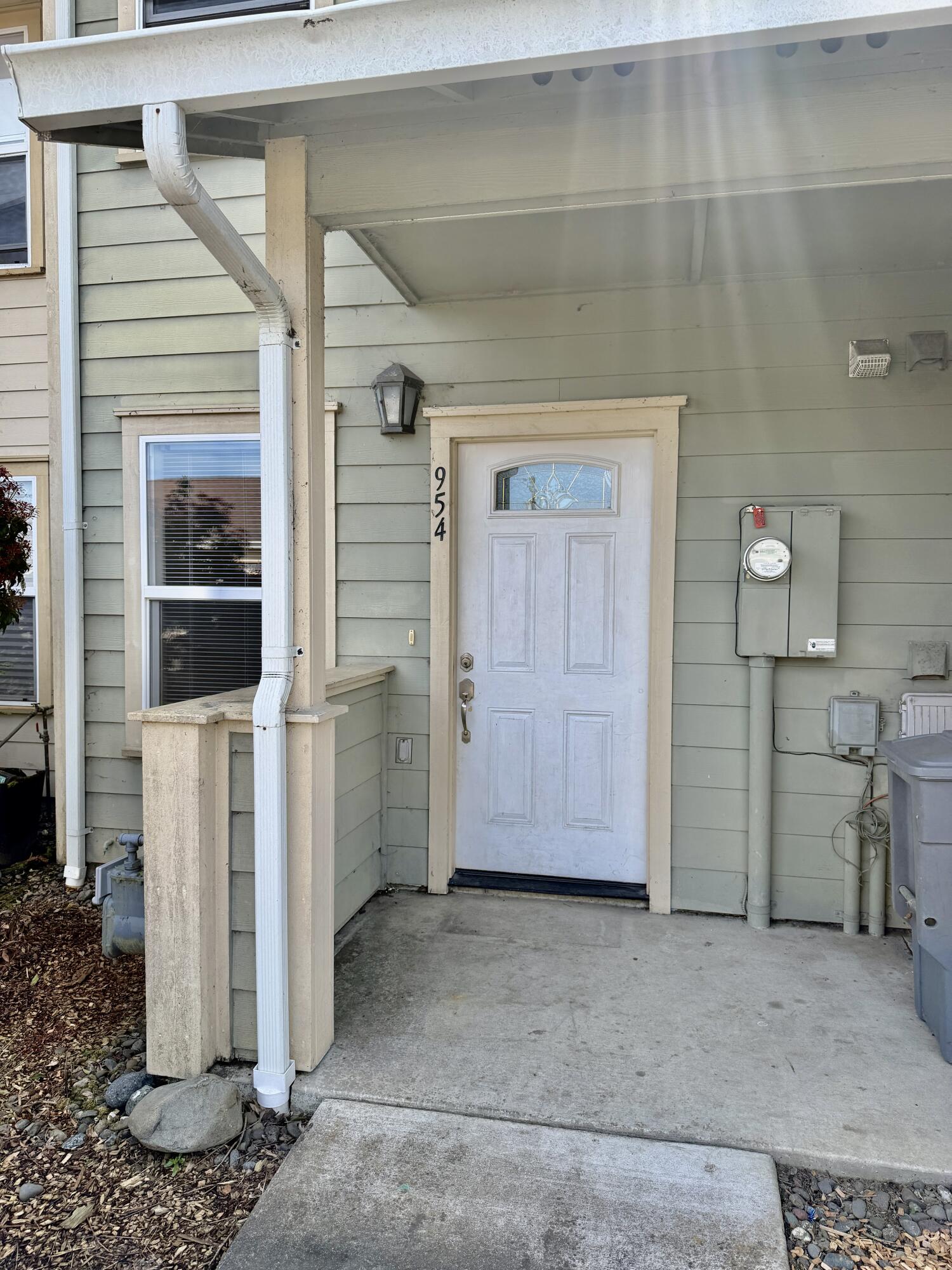 954 Courtyard Circle