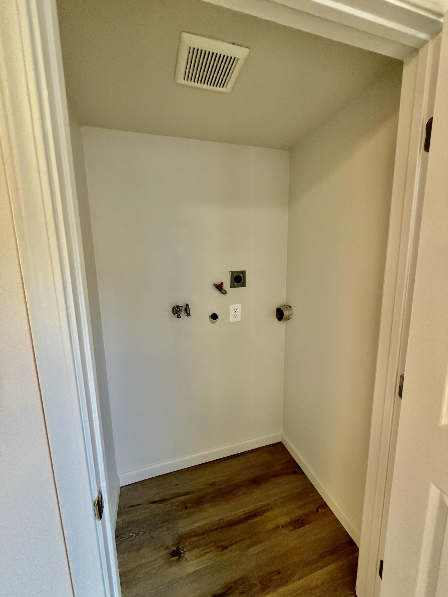 954 Courtyard Circle