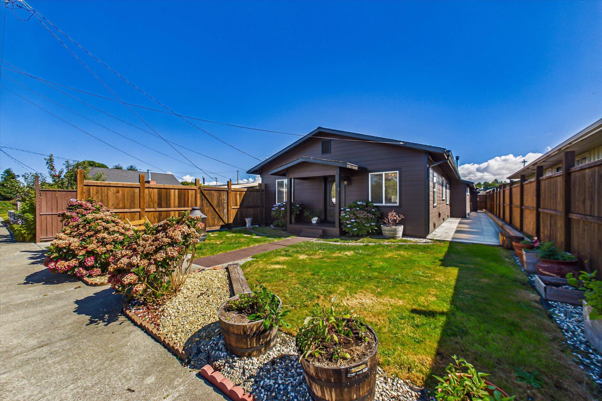 3303 Summer Street