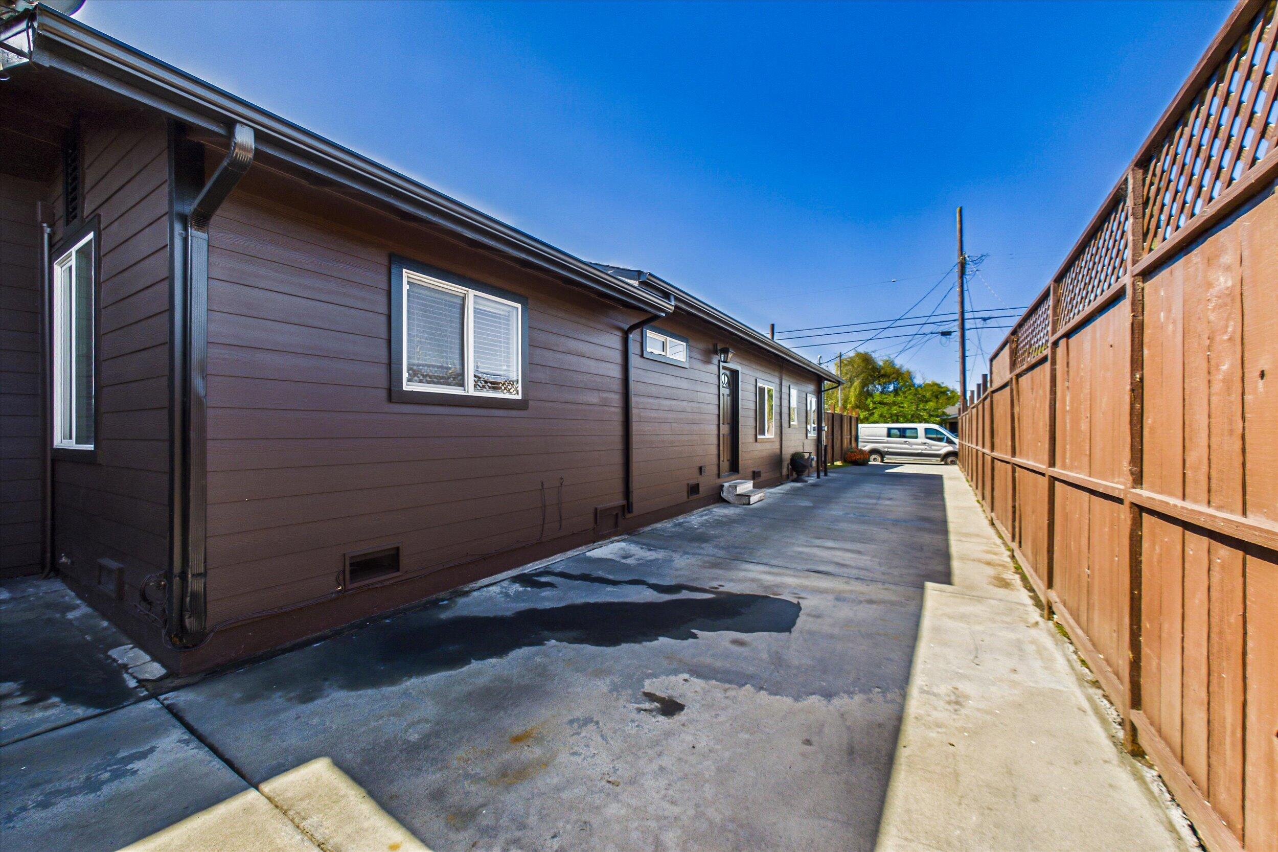 3303 Summer Street