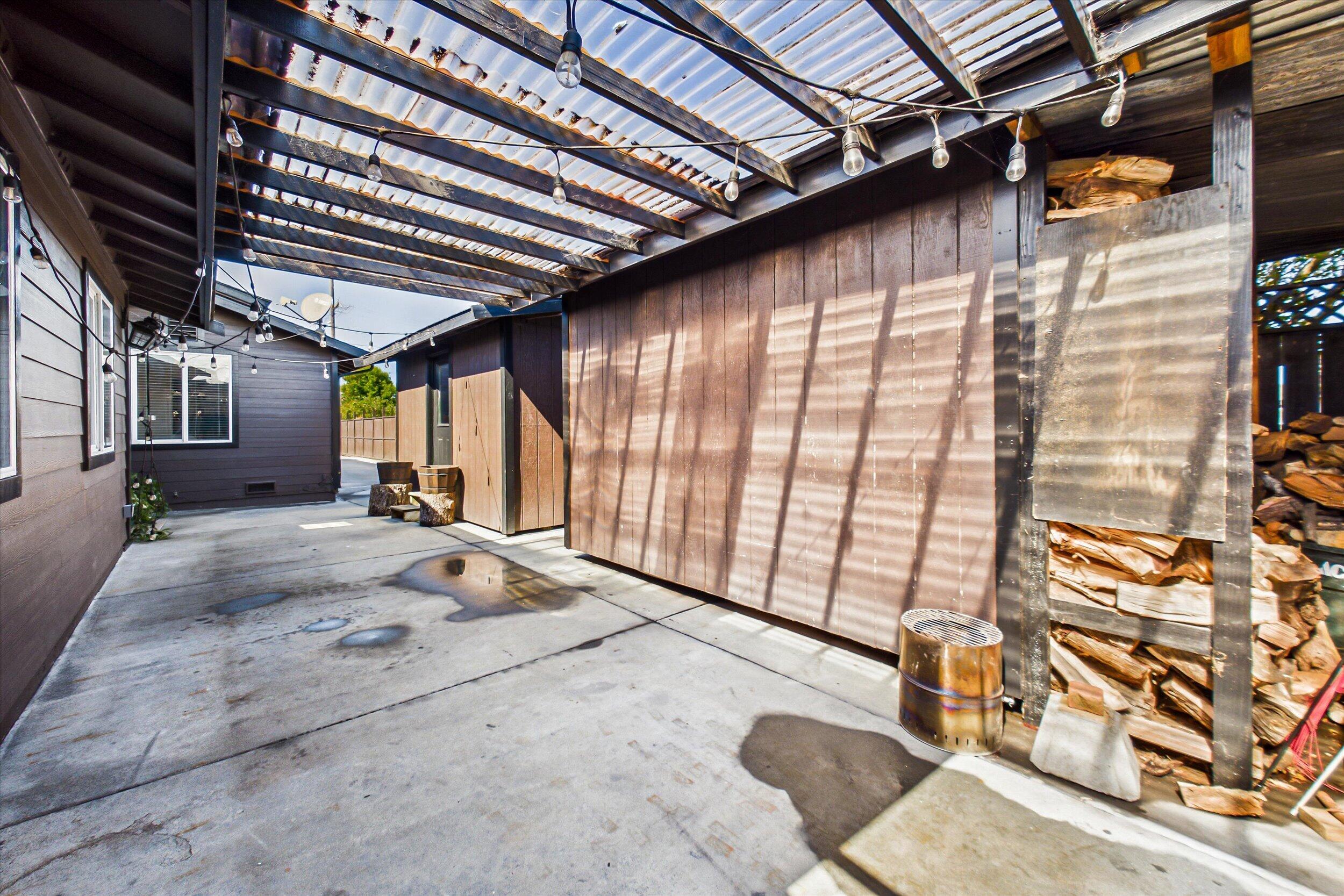 3303 Summer Street