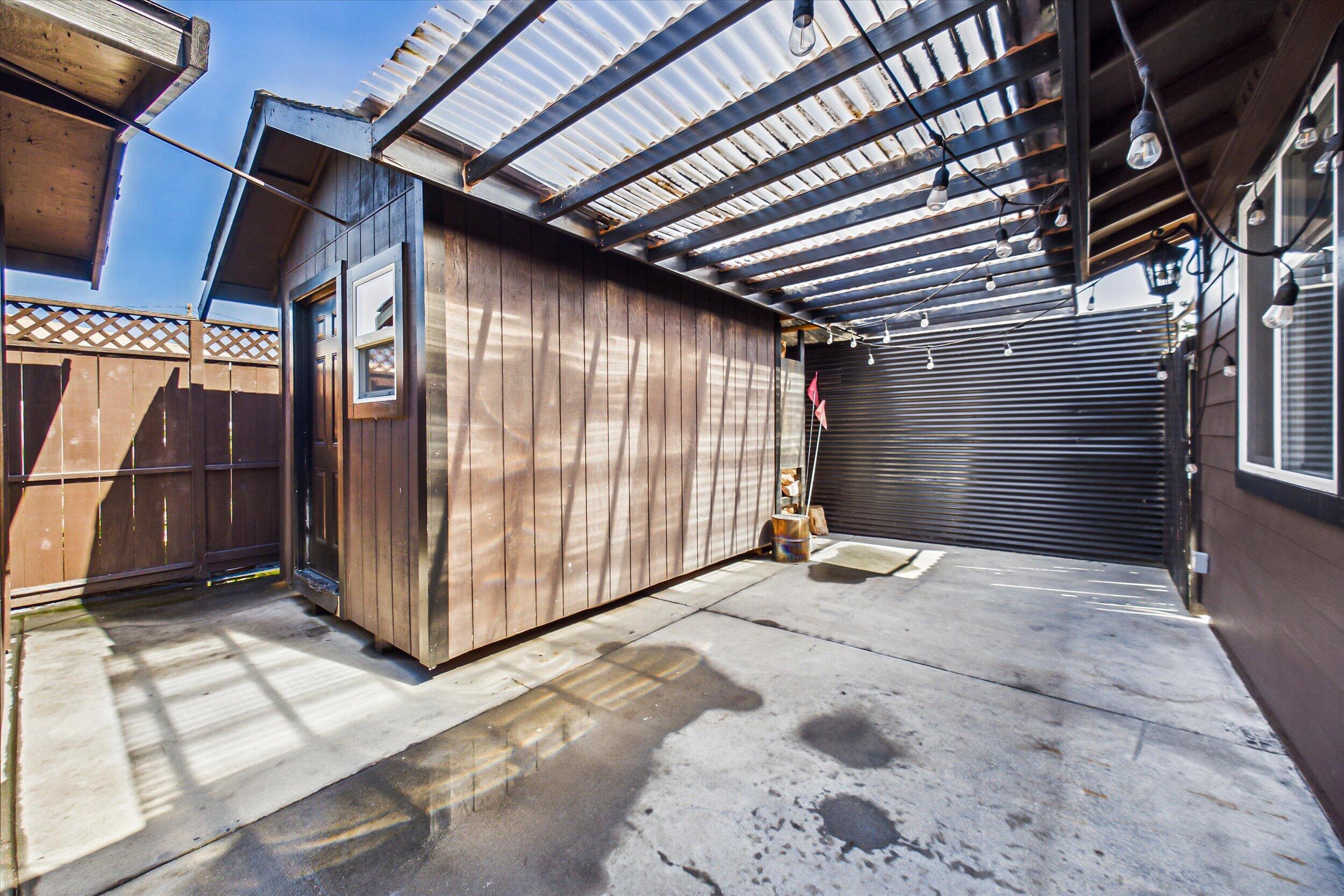 3303 Summer Street