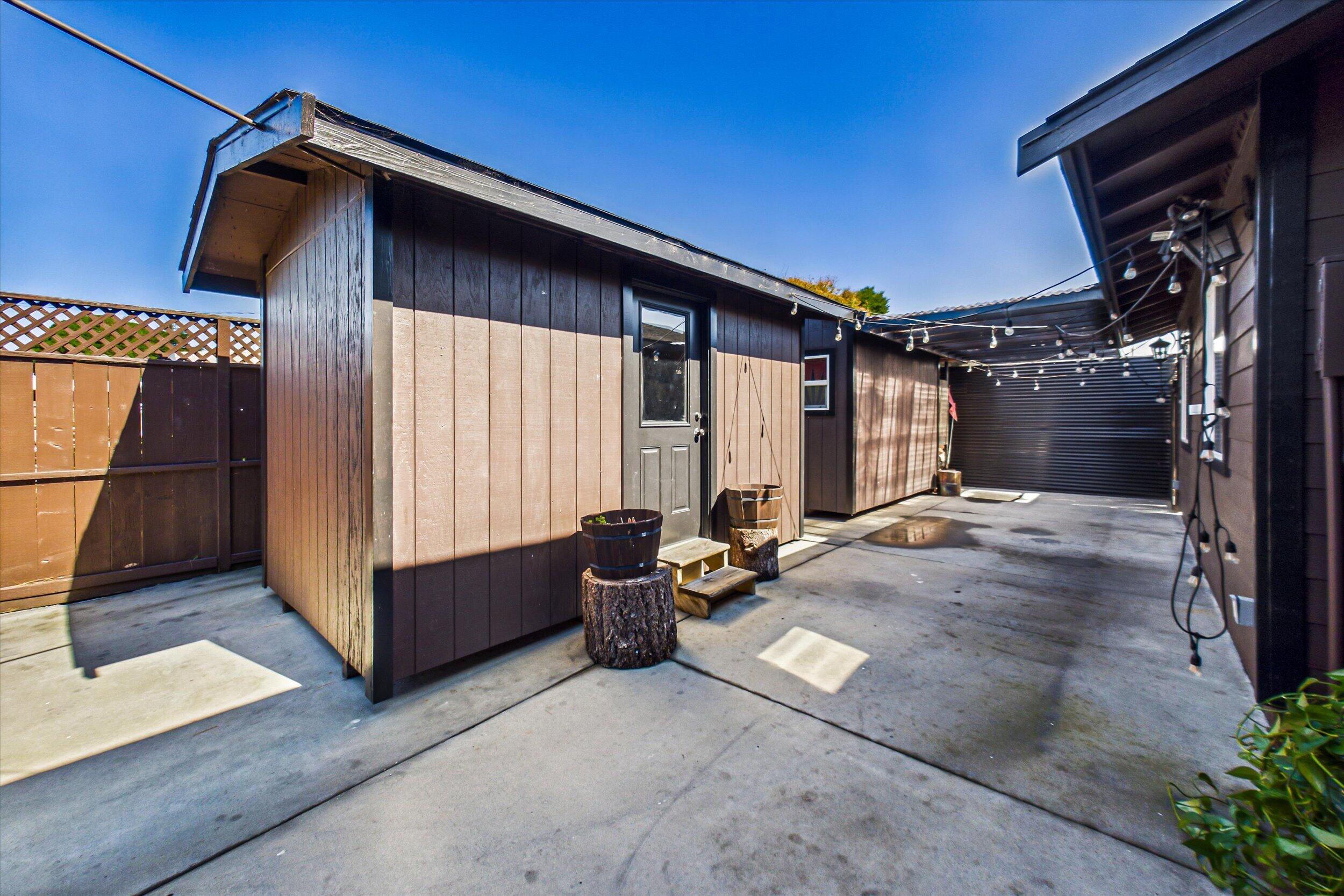 3303 Summer Street