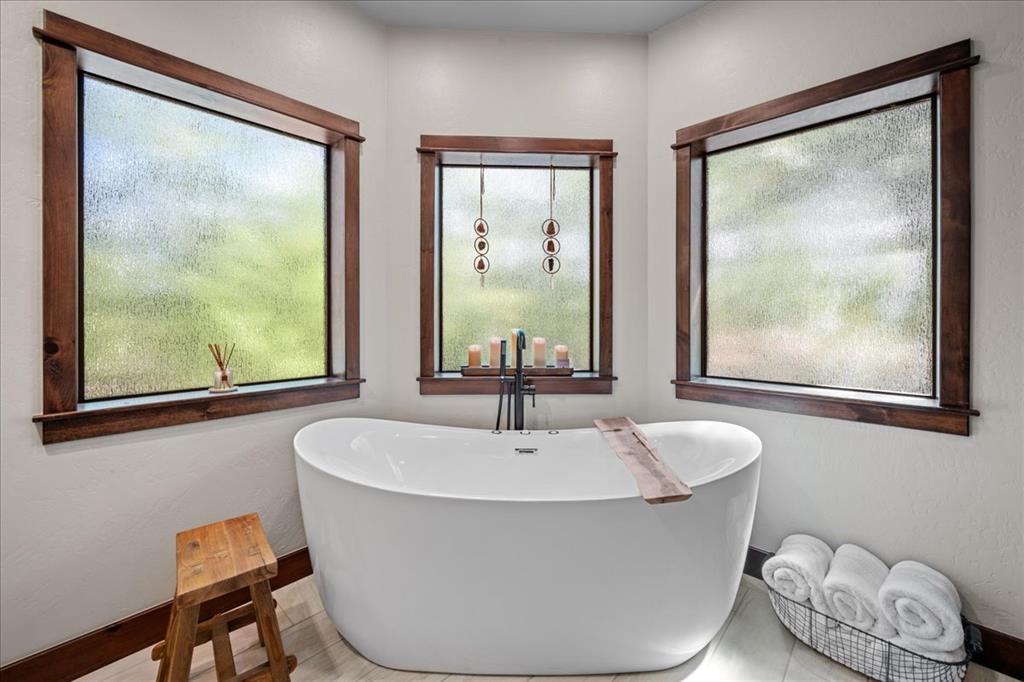 1110 Lake Ridge Lane