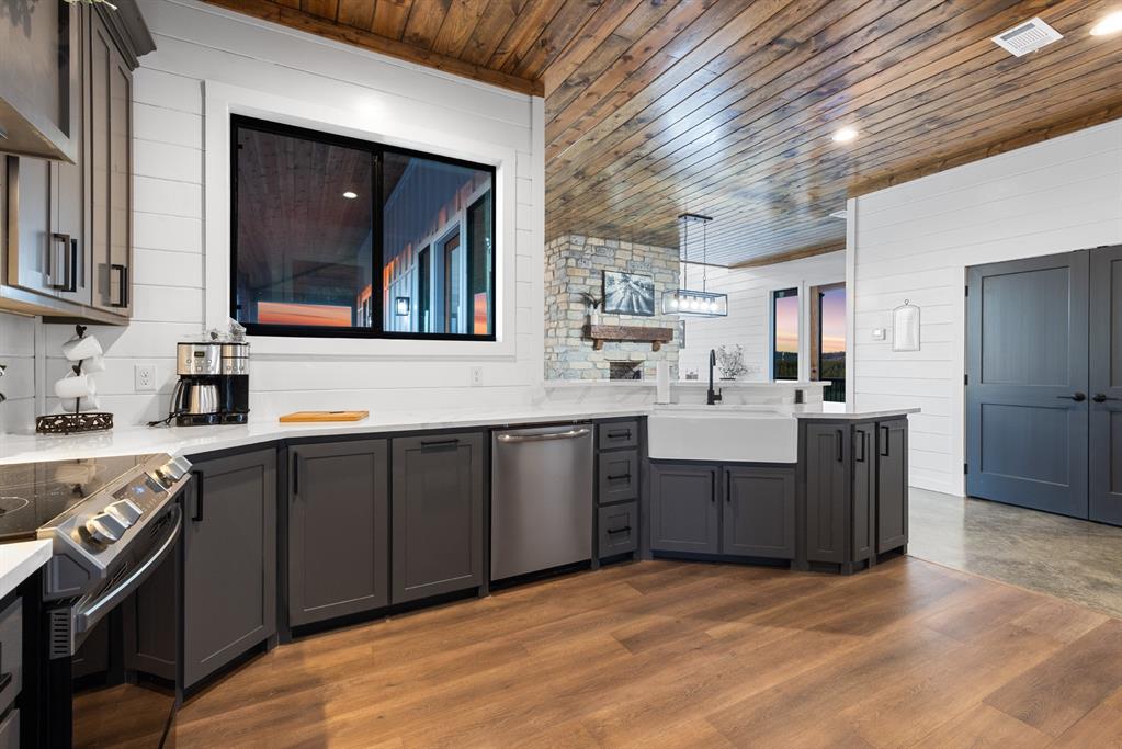 32 Scarlet Oak Trail