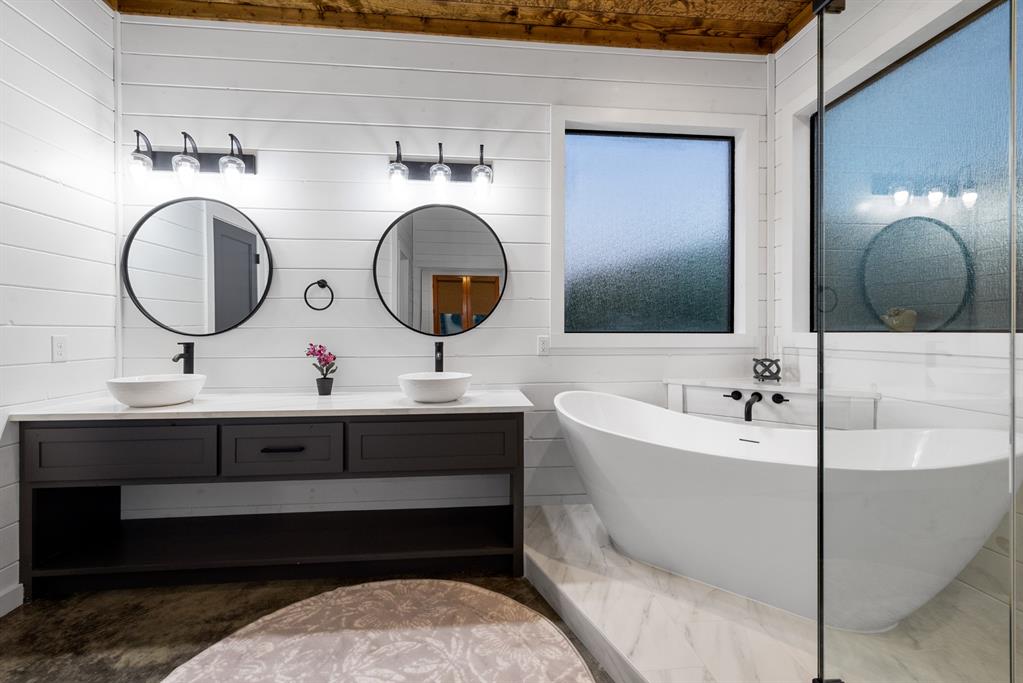 32 Scarlet Oak Trail