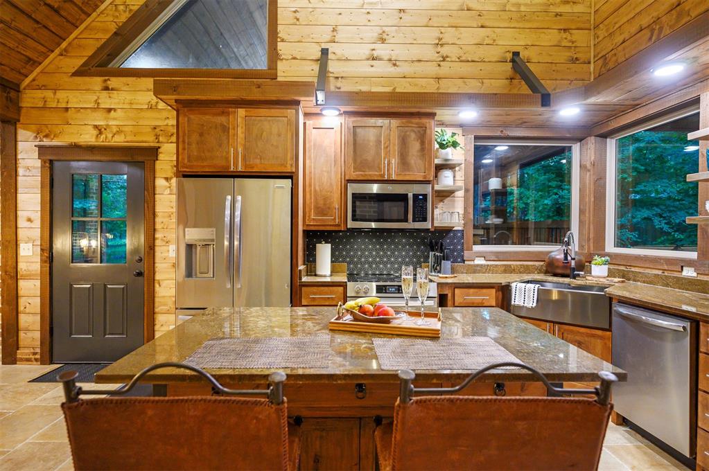 663 Chinook Road