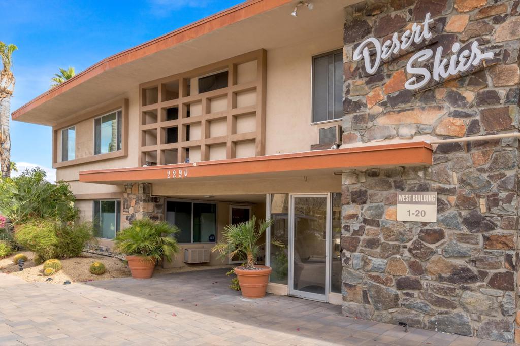 2290 S Palm Canyon Drive 8