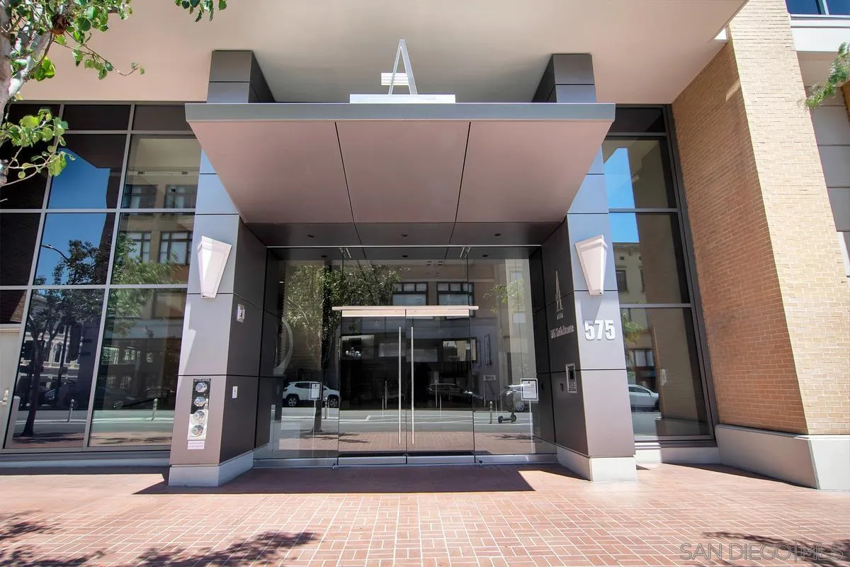 575 6th Ave Unit 1105