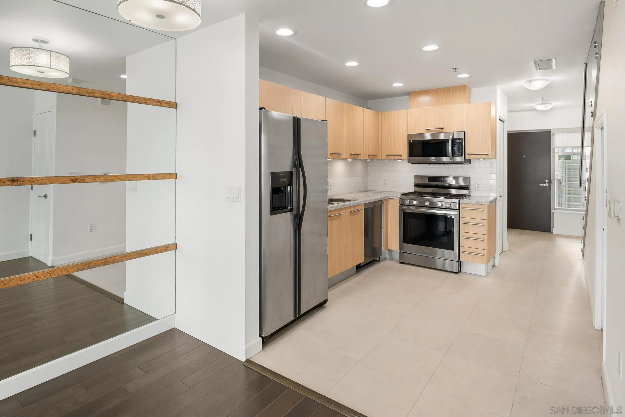 825 W Beech Street Unit 402