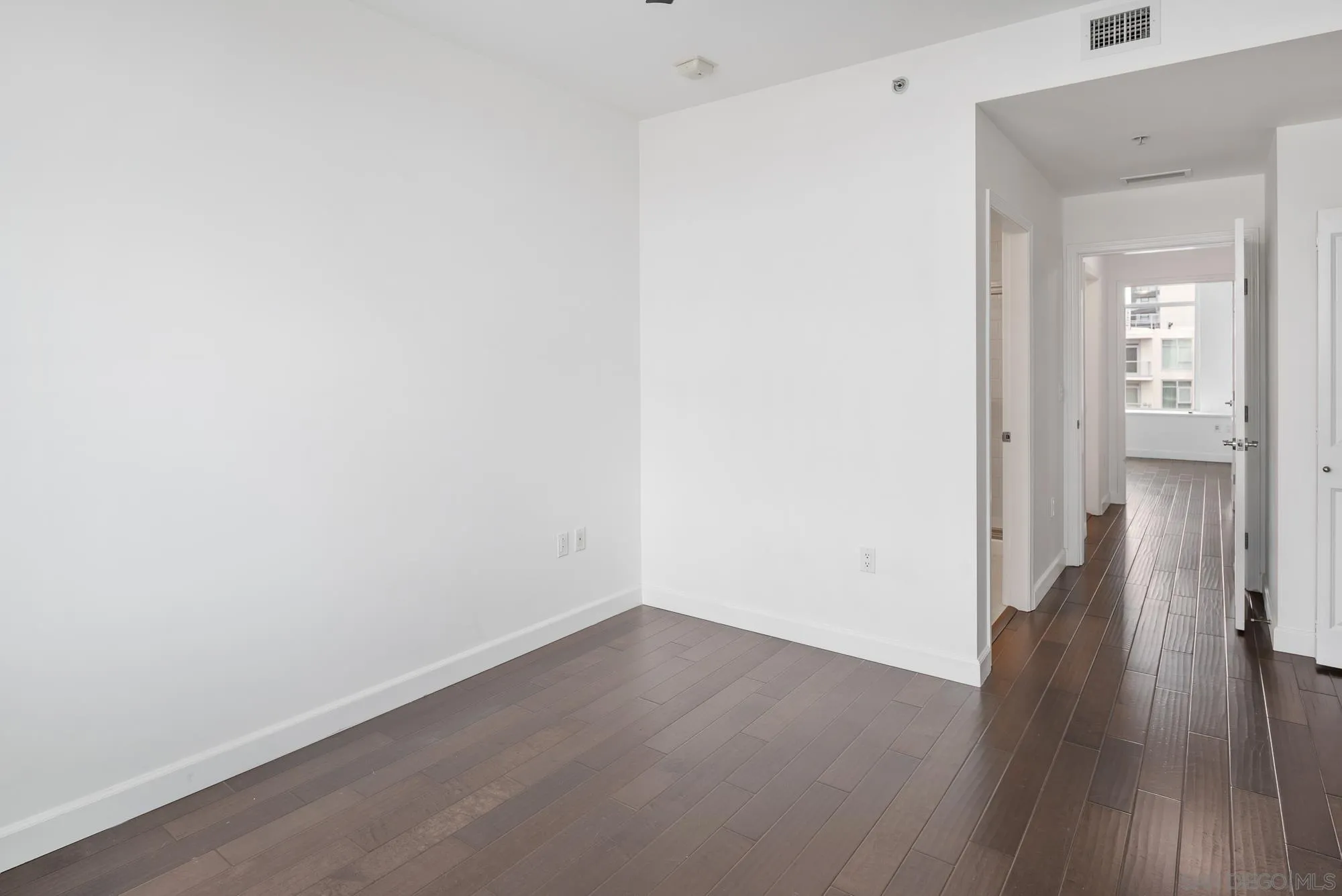 825 W Beech Street Unit 402