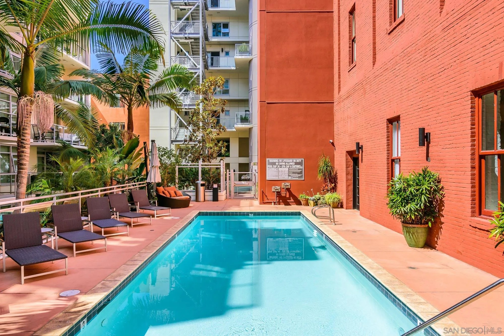 825 W Beech Street Unit 402