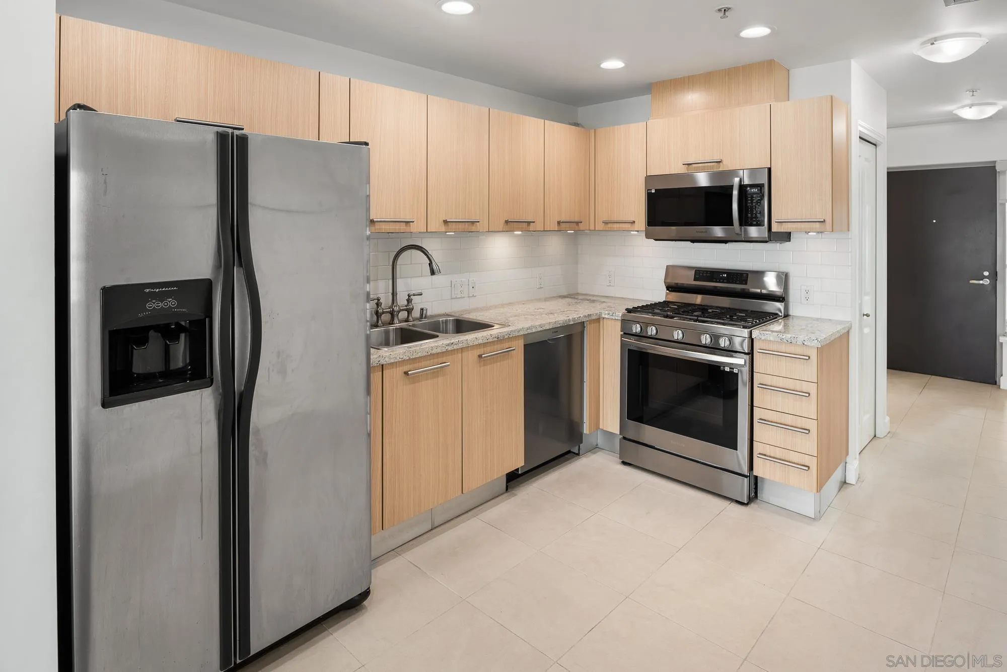 825 W Beech Street Unit 402