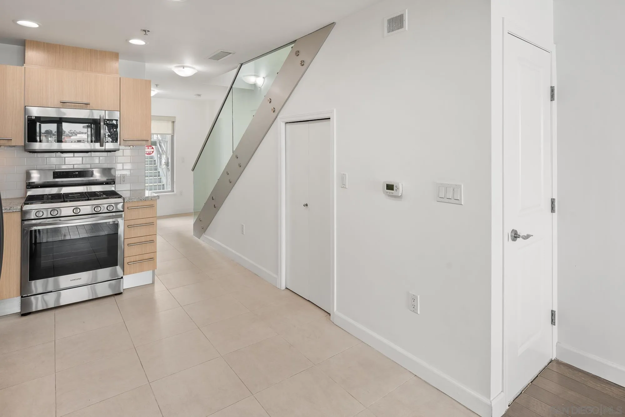 825 W Beech Street Unit 402