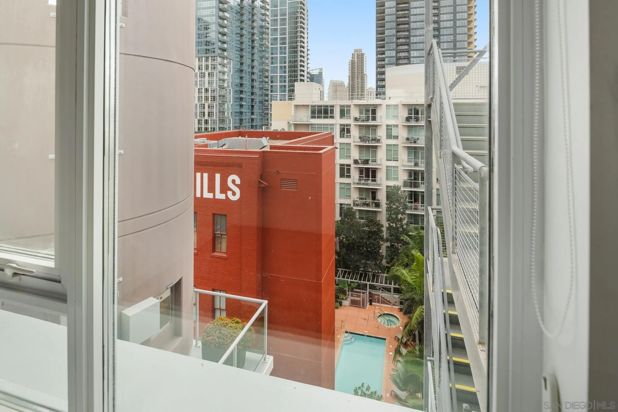 825 W Beech Street Unit 402