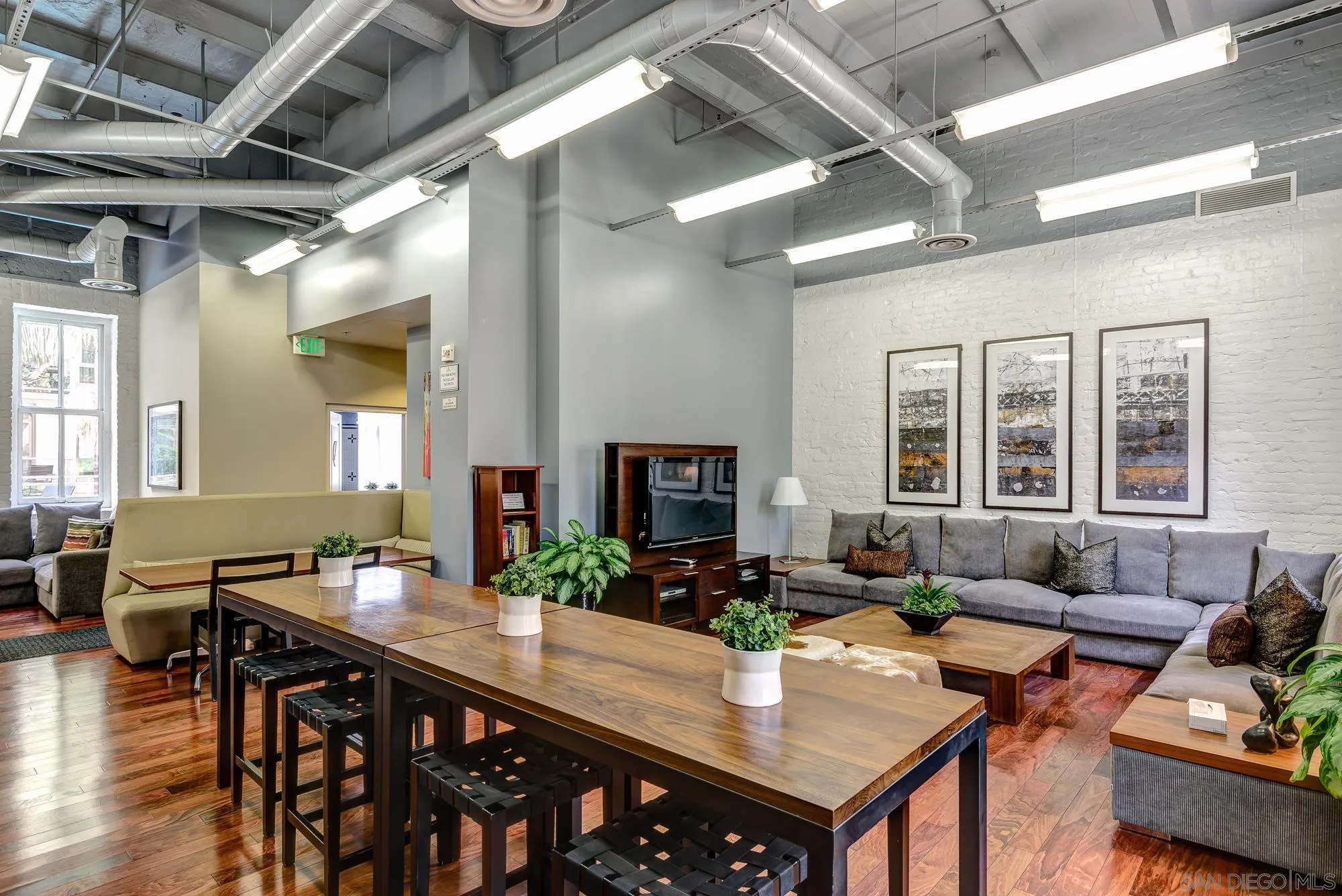 825 W Beech Street Unit 402