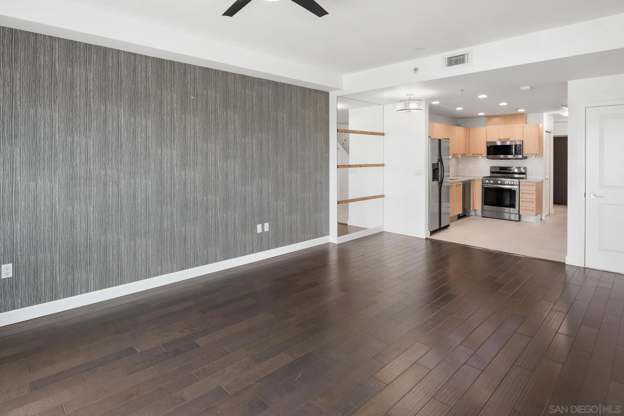 825 W Beech Street Unit 402