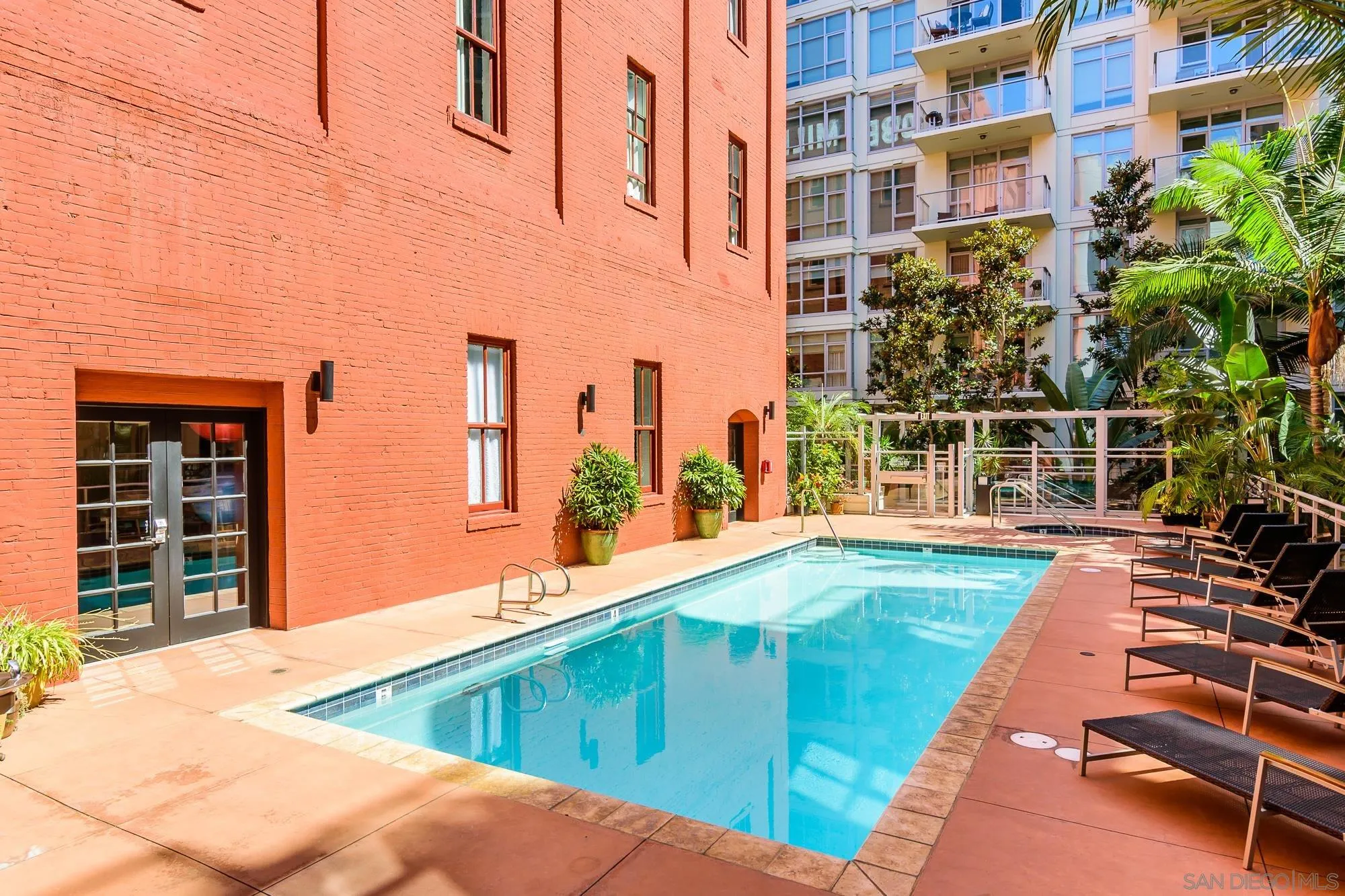825 W Beech Street Unit 402