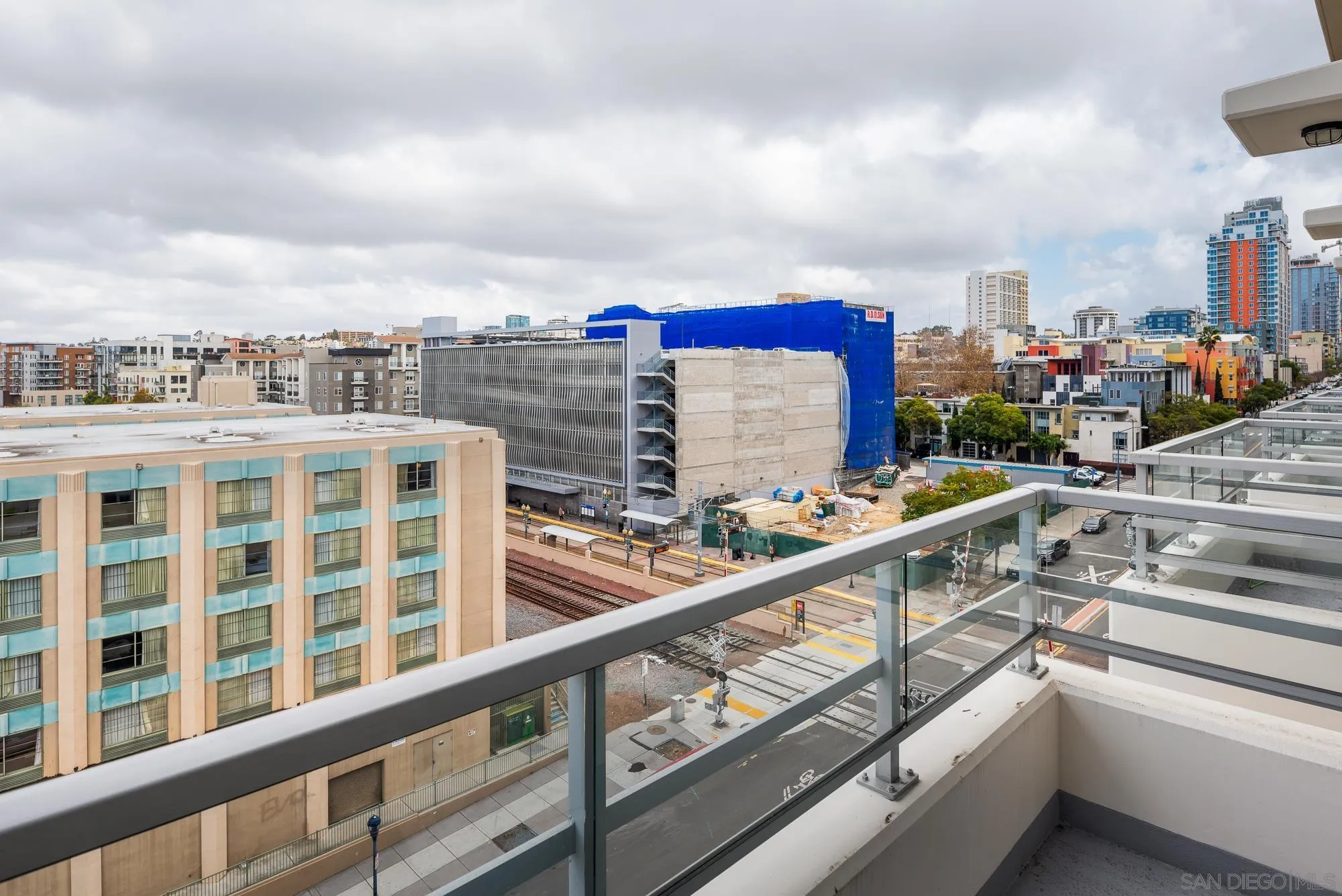 825 W Beech Street Unit 402