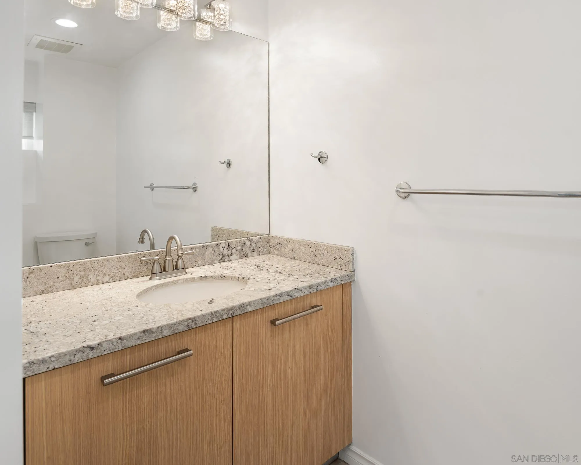 825 W Beech Street Unit 402