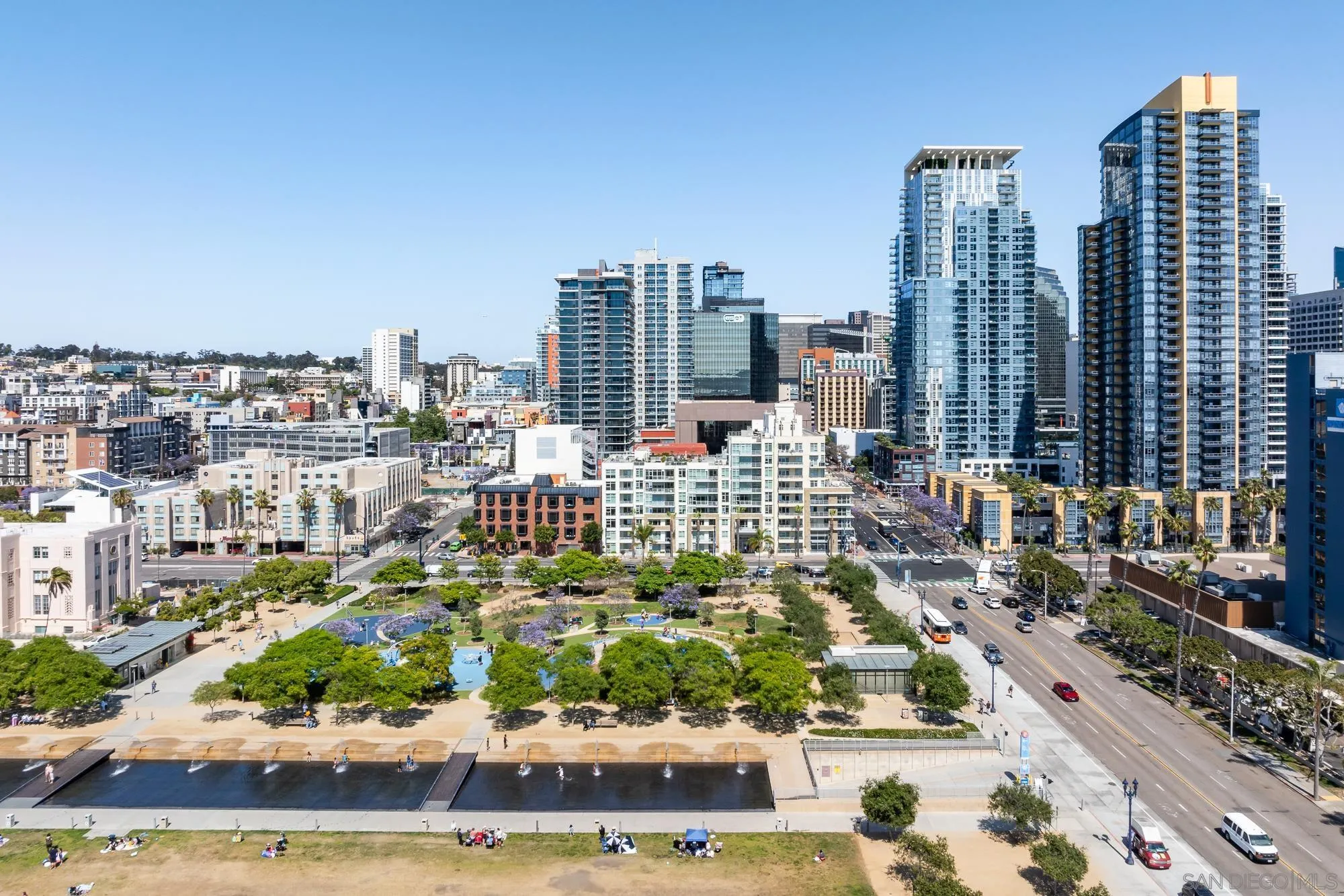 825 W Beech Street Unit 402