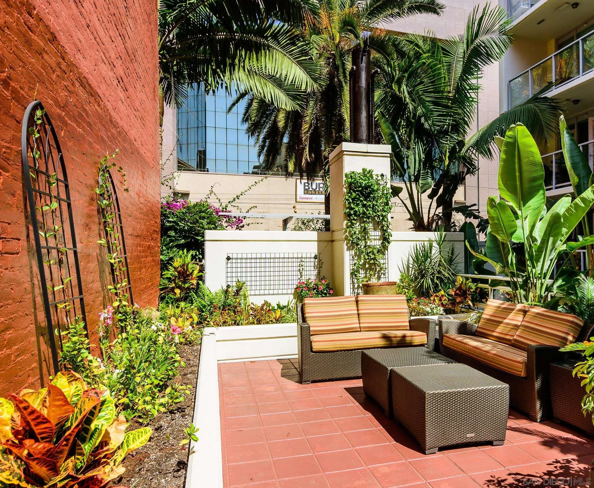 825 W Beech Street Unit 402
