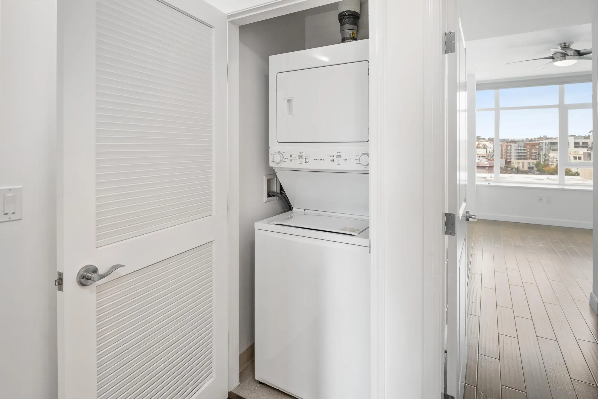 825 W Beech Street Unit 402