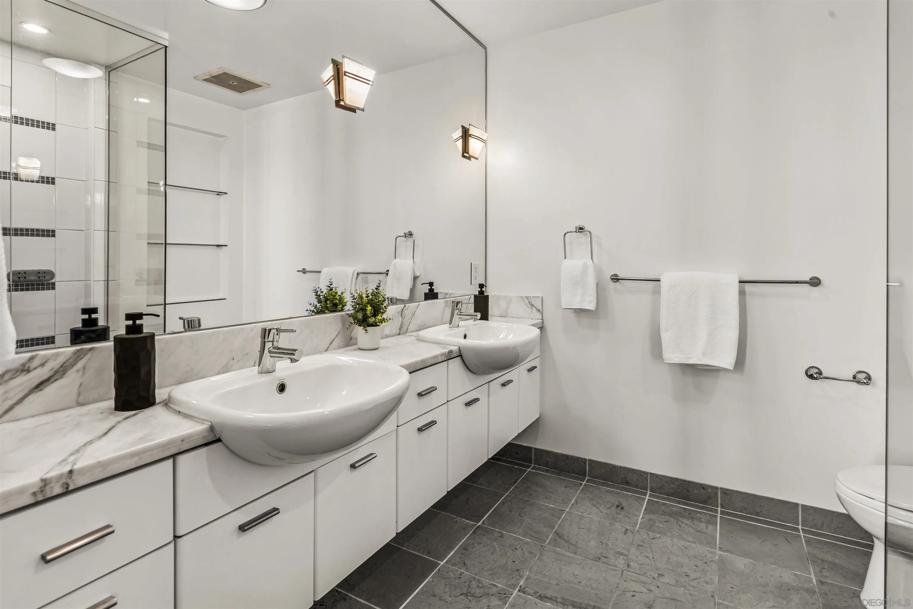 575 6th Ave Unit 1502