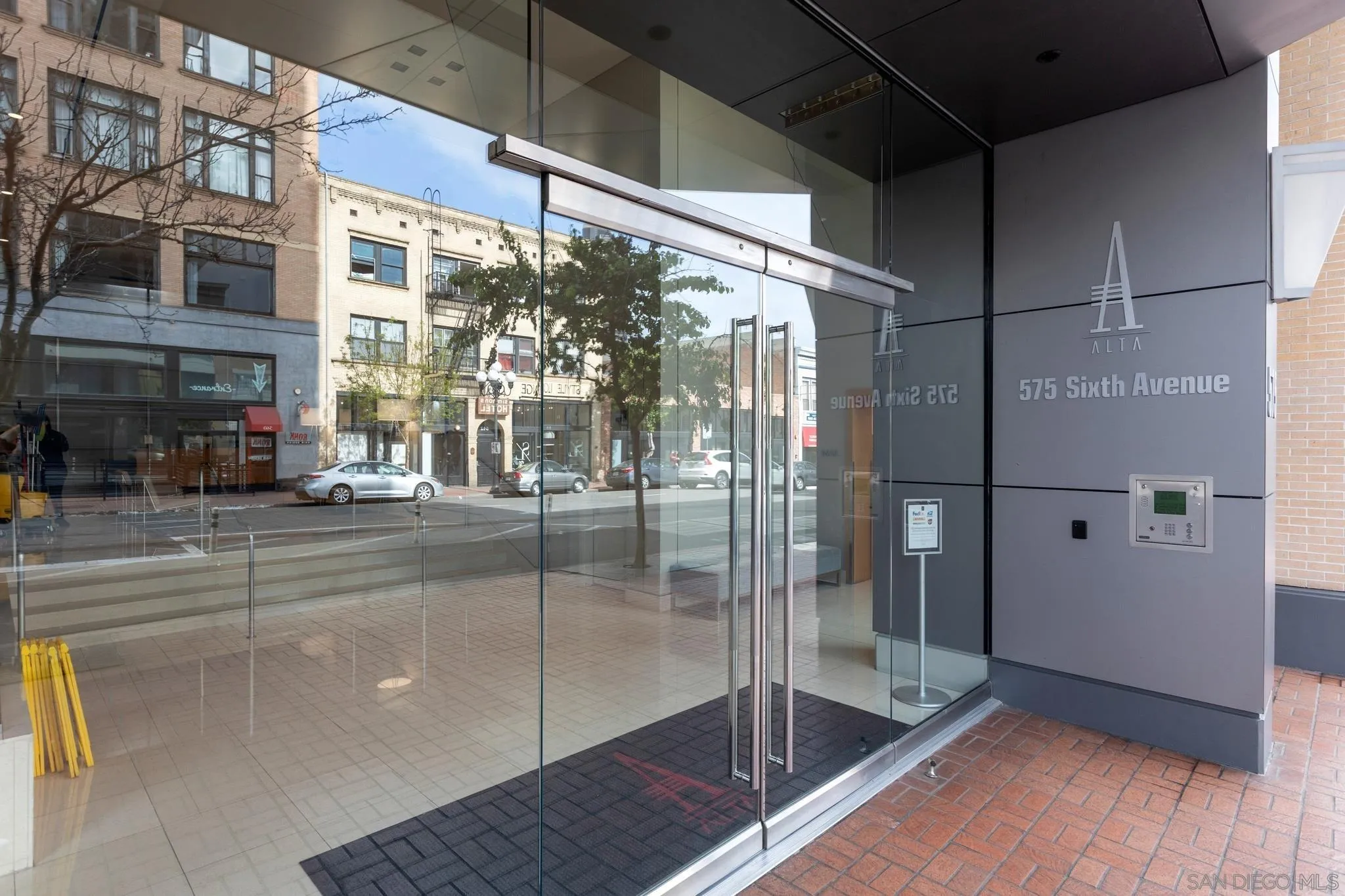 575 6th Ave Unit 1502