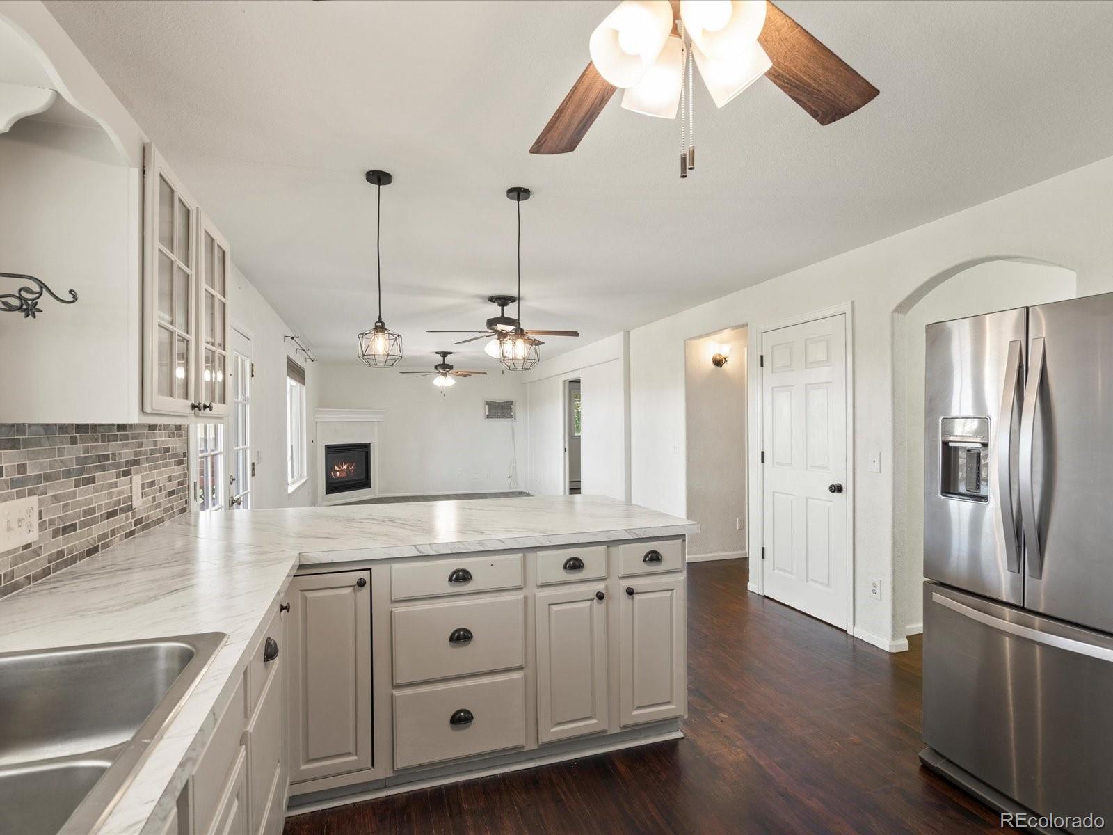 7729 Beverly Boulevard