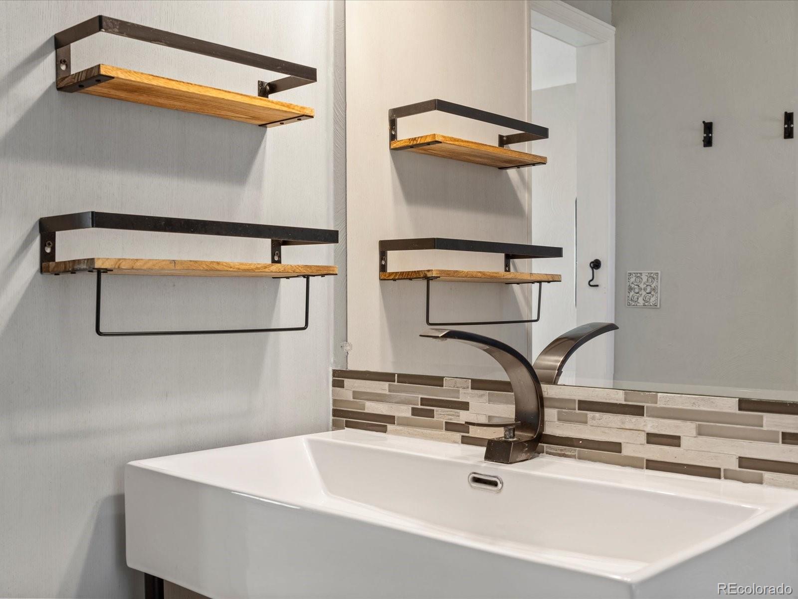 7729 Beverly Boulevard