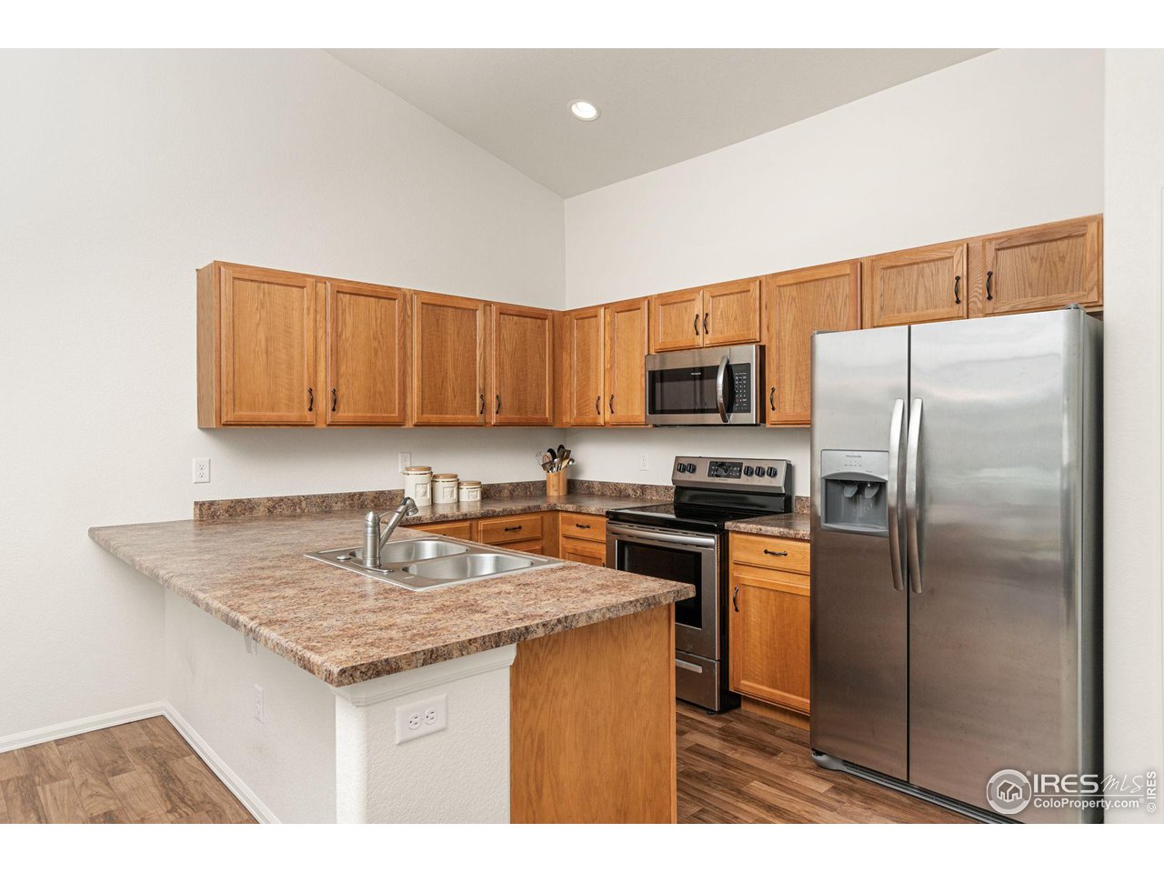 425 Lapis Pl
