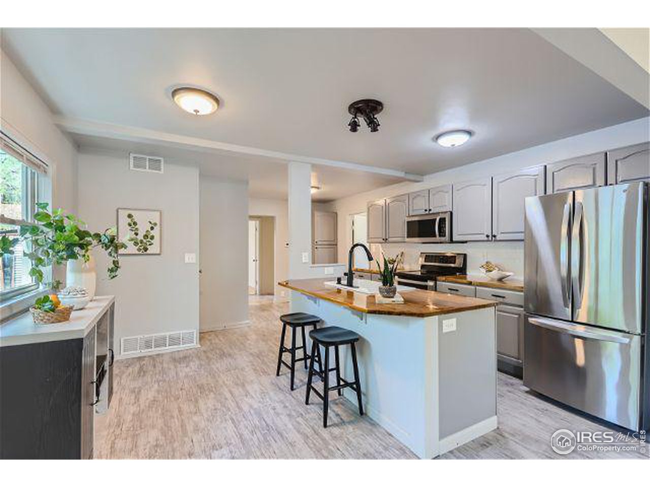 215 Locust St