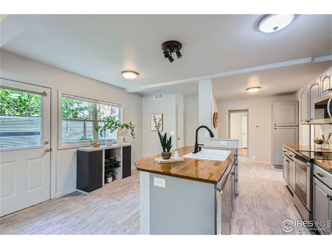 215 Locust St