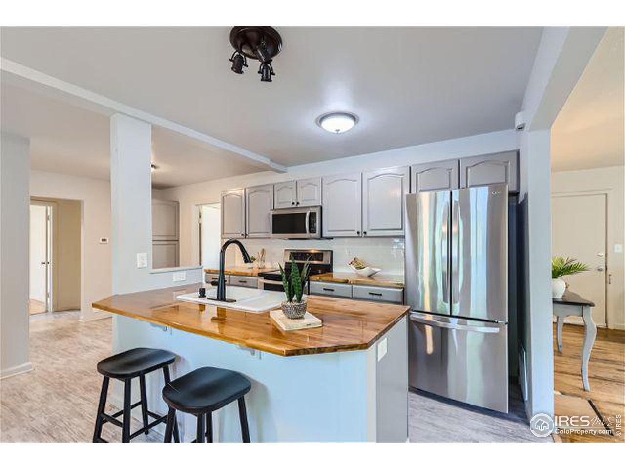 215 Locust St