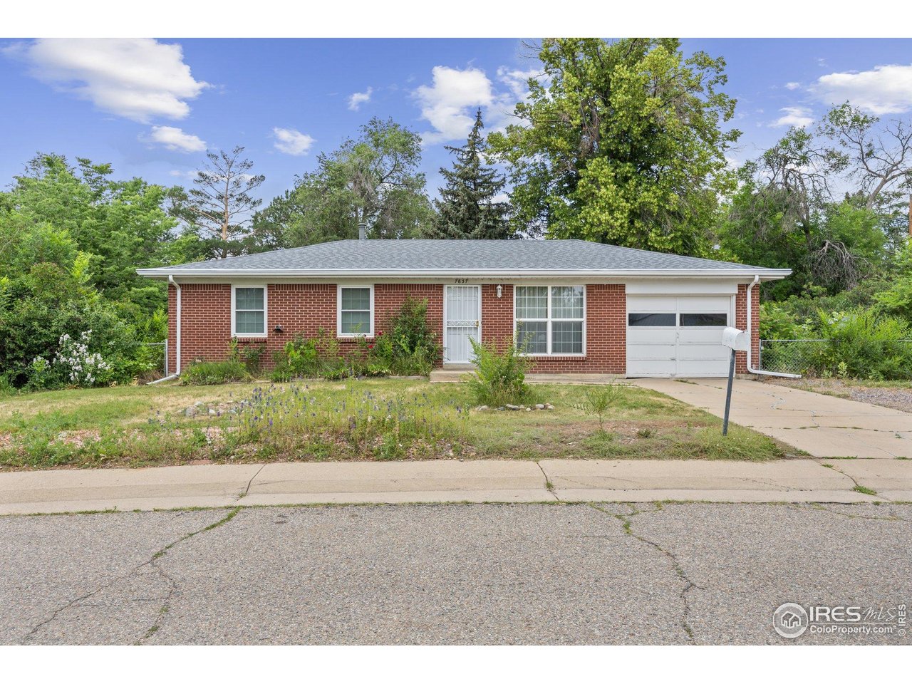 7637 Upham Ct