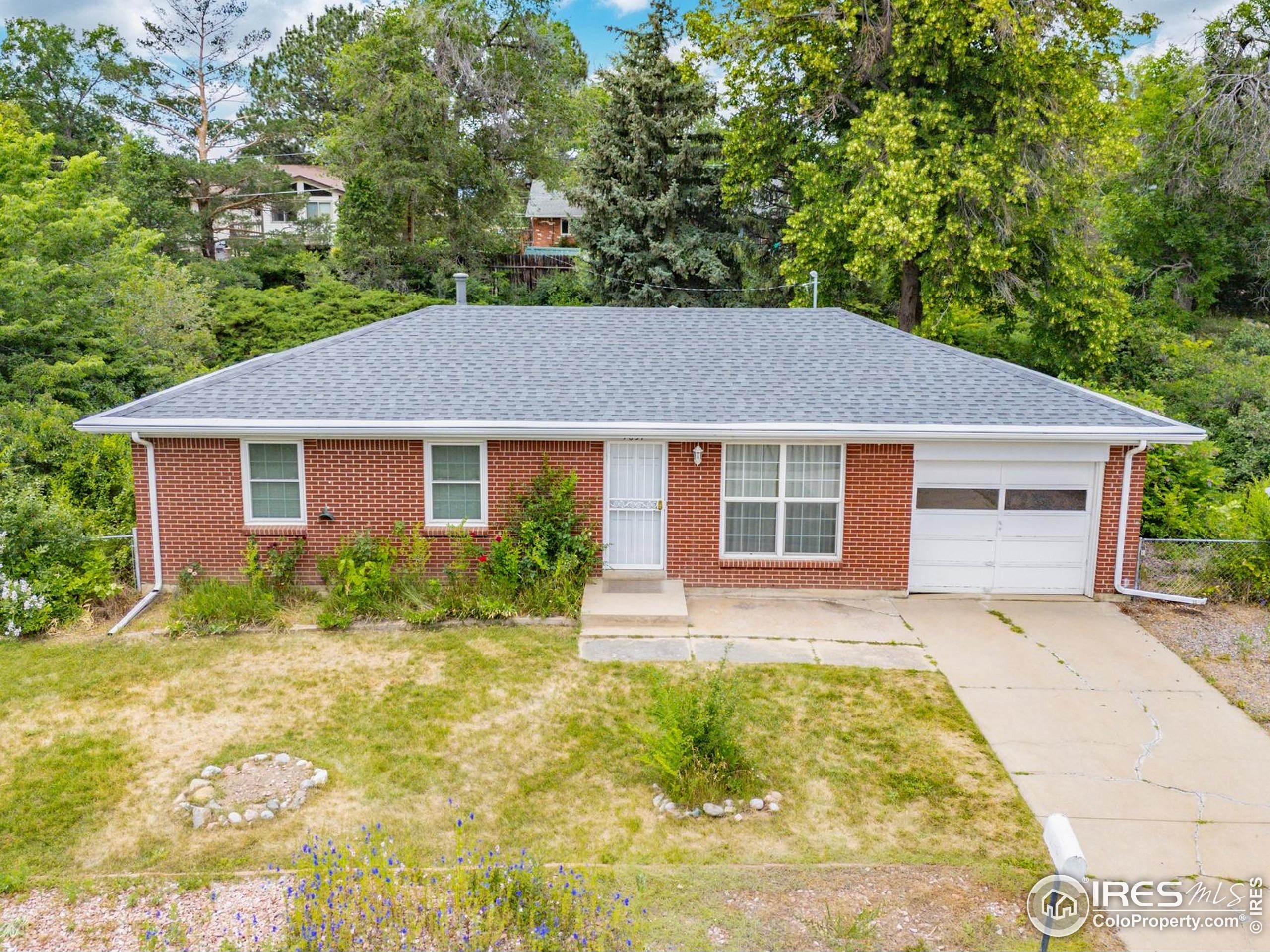 7637 Upham Ct