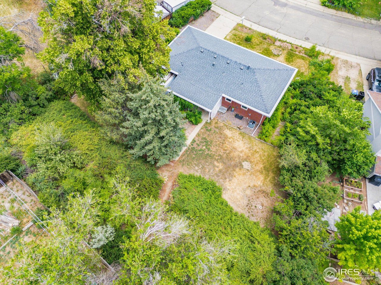 7637 Upham Ct