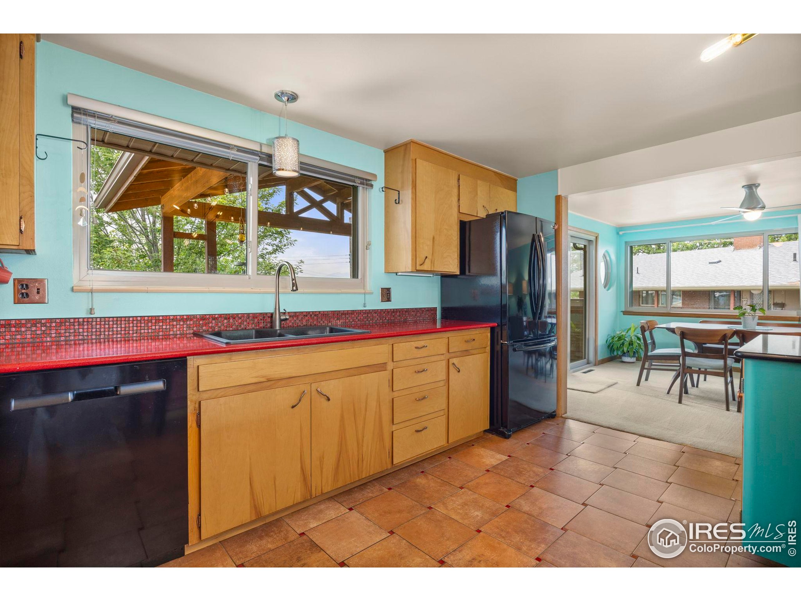 1131 W Broadmoor Dr