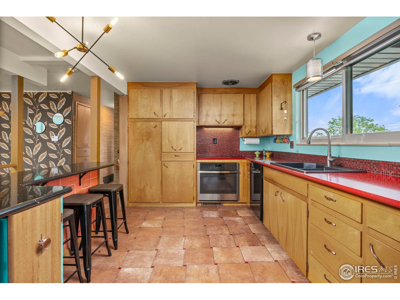1131 W Broadmoor Dr