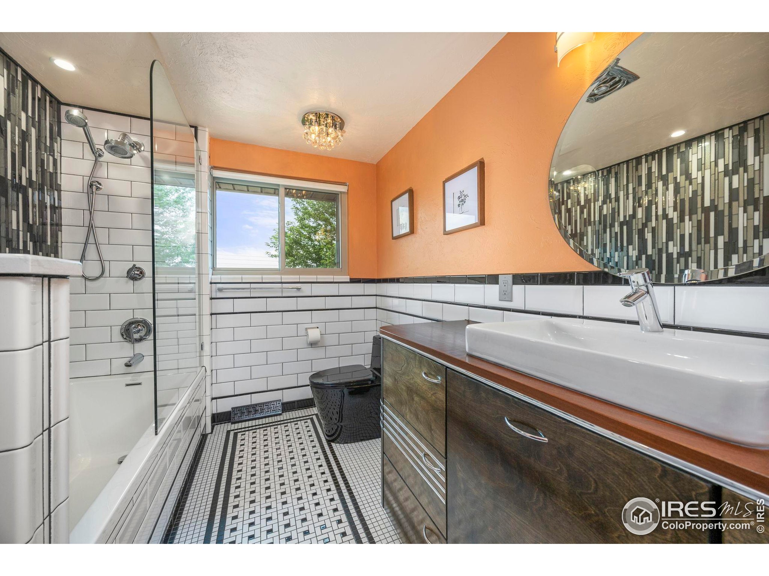 1131 W Broadmoor Dr