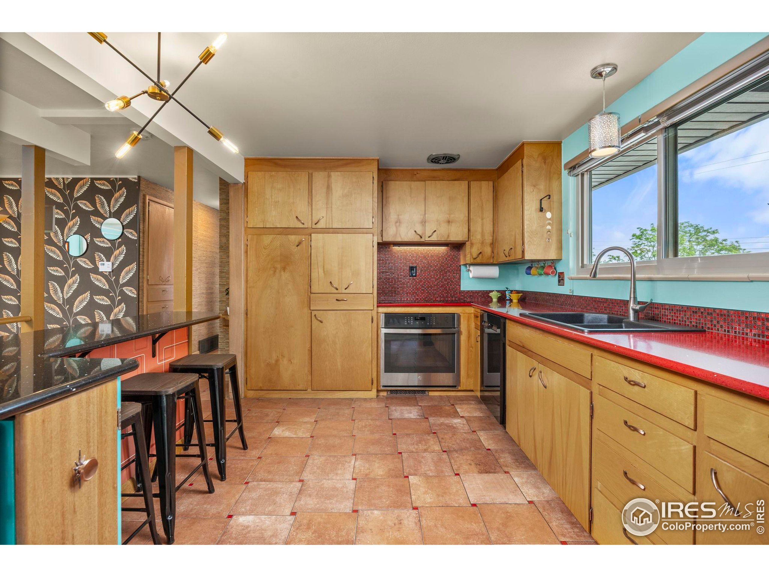 1131 W Broadmoor Dr