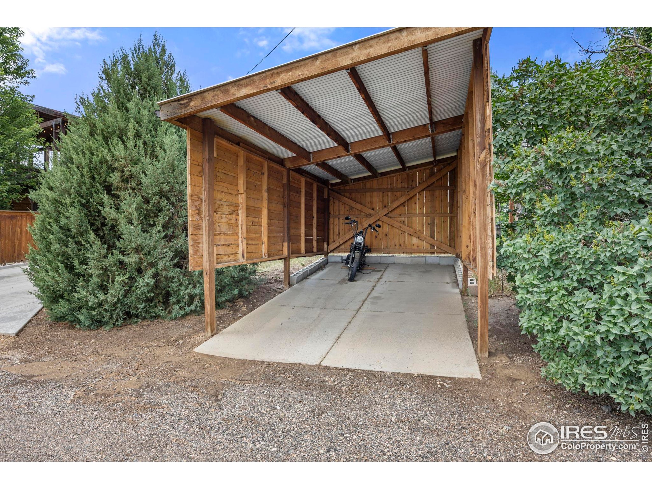 1131 W Broadmoor Dr