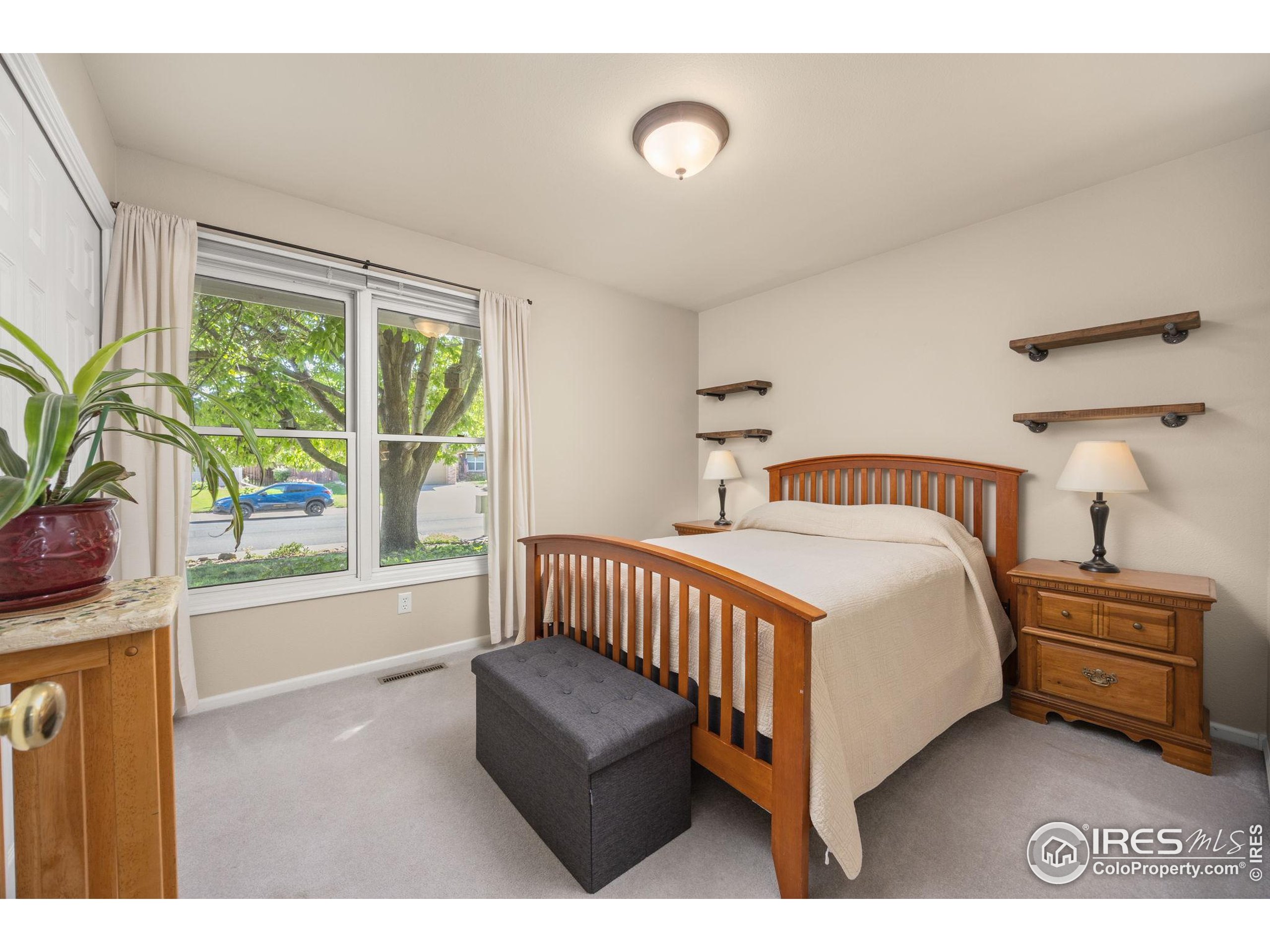 2800 Whitworth Dr